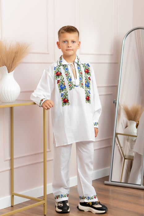 Compleu traditional alb pentru baieti cu motiv floral tricolor Paul