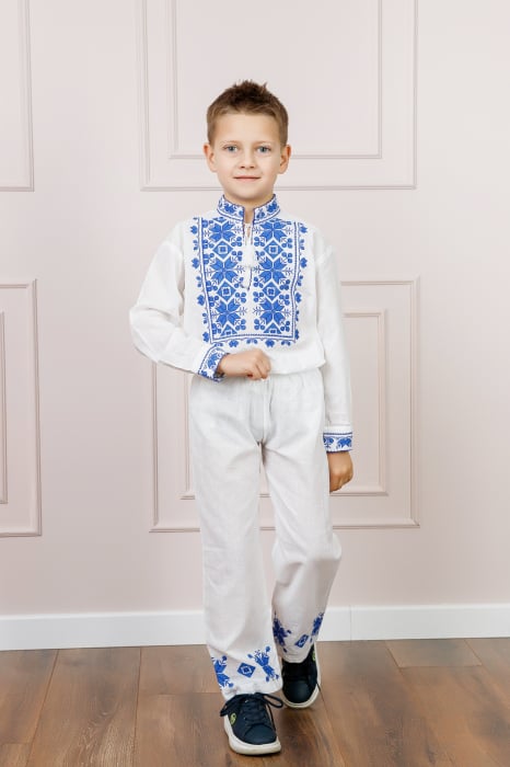 Compleu traditional alb pentru baieti cu motiv geometric albastru Emil 01