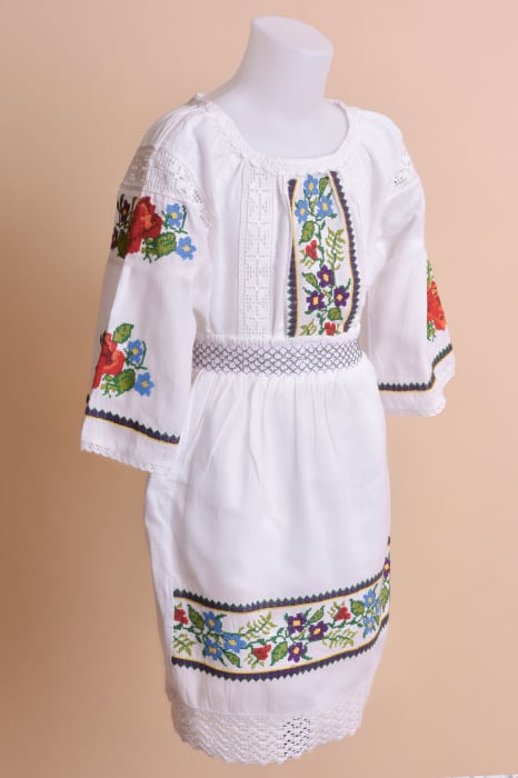 Compleu traditional alb pentru fetite cu motiv floral multicolor Bianca