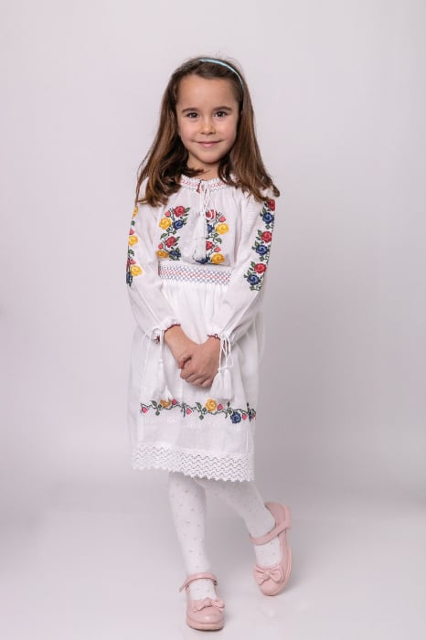 Compleu traditional alb pentru fetite cu motiv floral tricolor Alessia