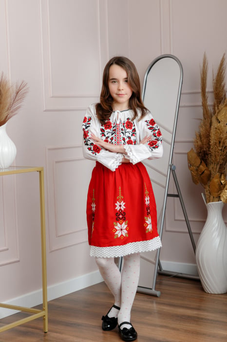 Compleu traditional bicolor pentru fetite cu motiv floral rosu Emilia