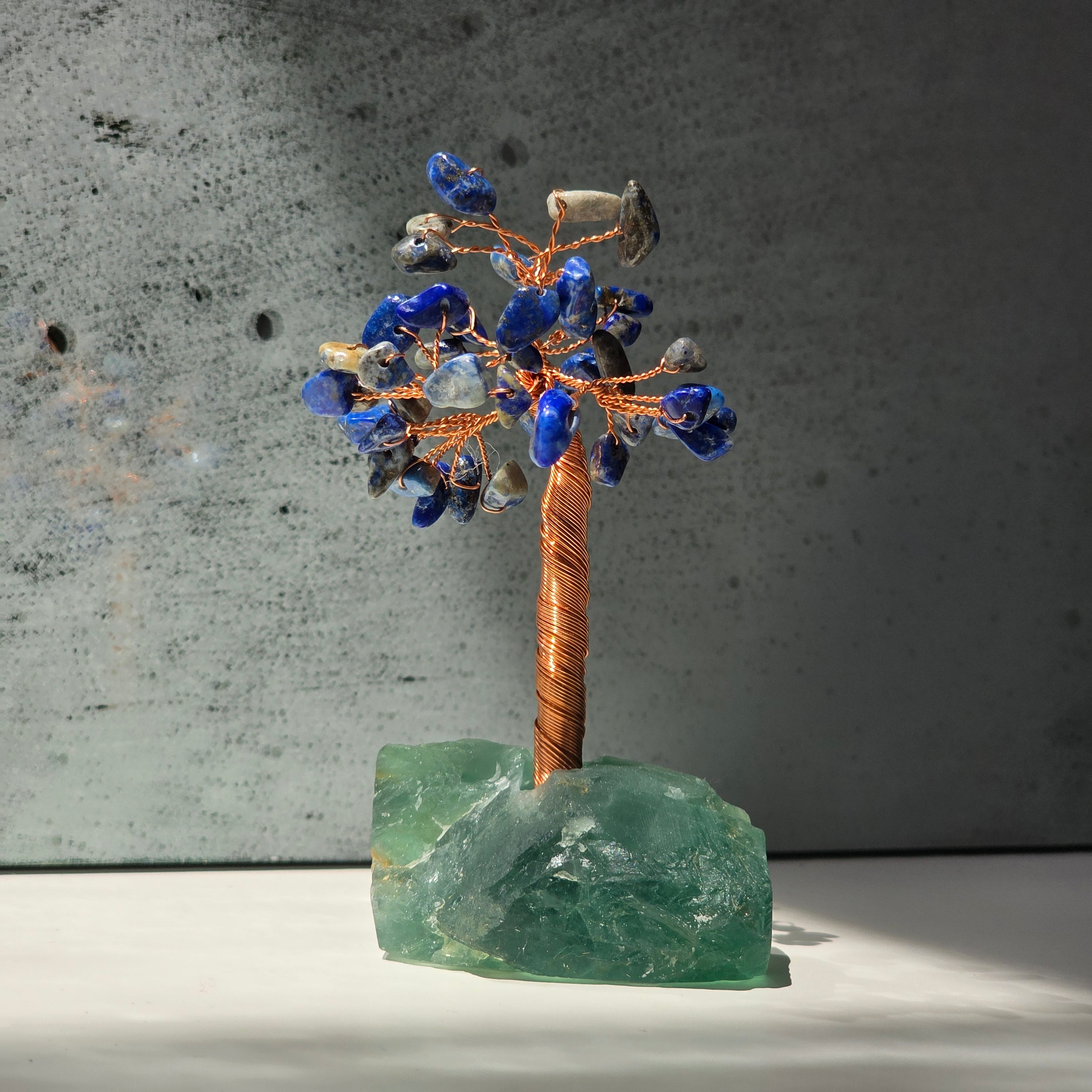 Copac feng shui cu lapis lazuli pe bază de fluorit – mărime S