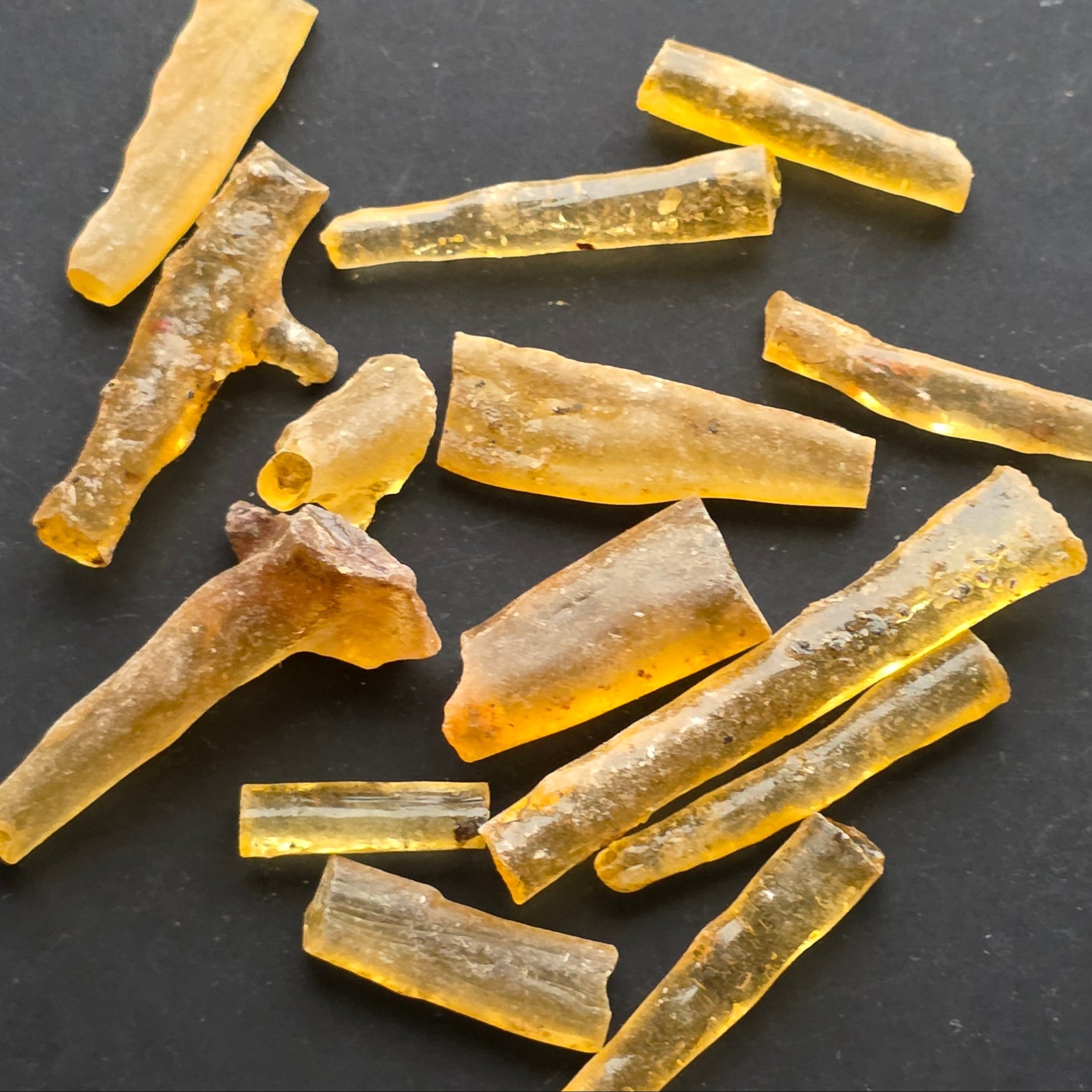 Copal (pre-chihlimbar), rasina subfosilă