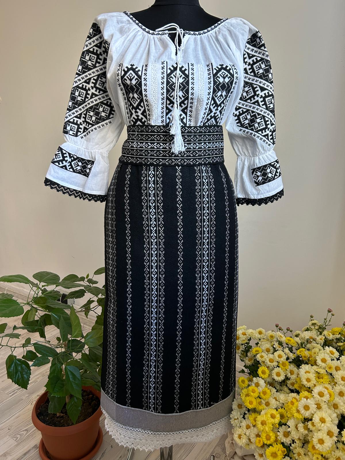 Costum tradițional amurg TM1429 - catrință, brâu și ie - 3XL