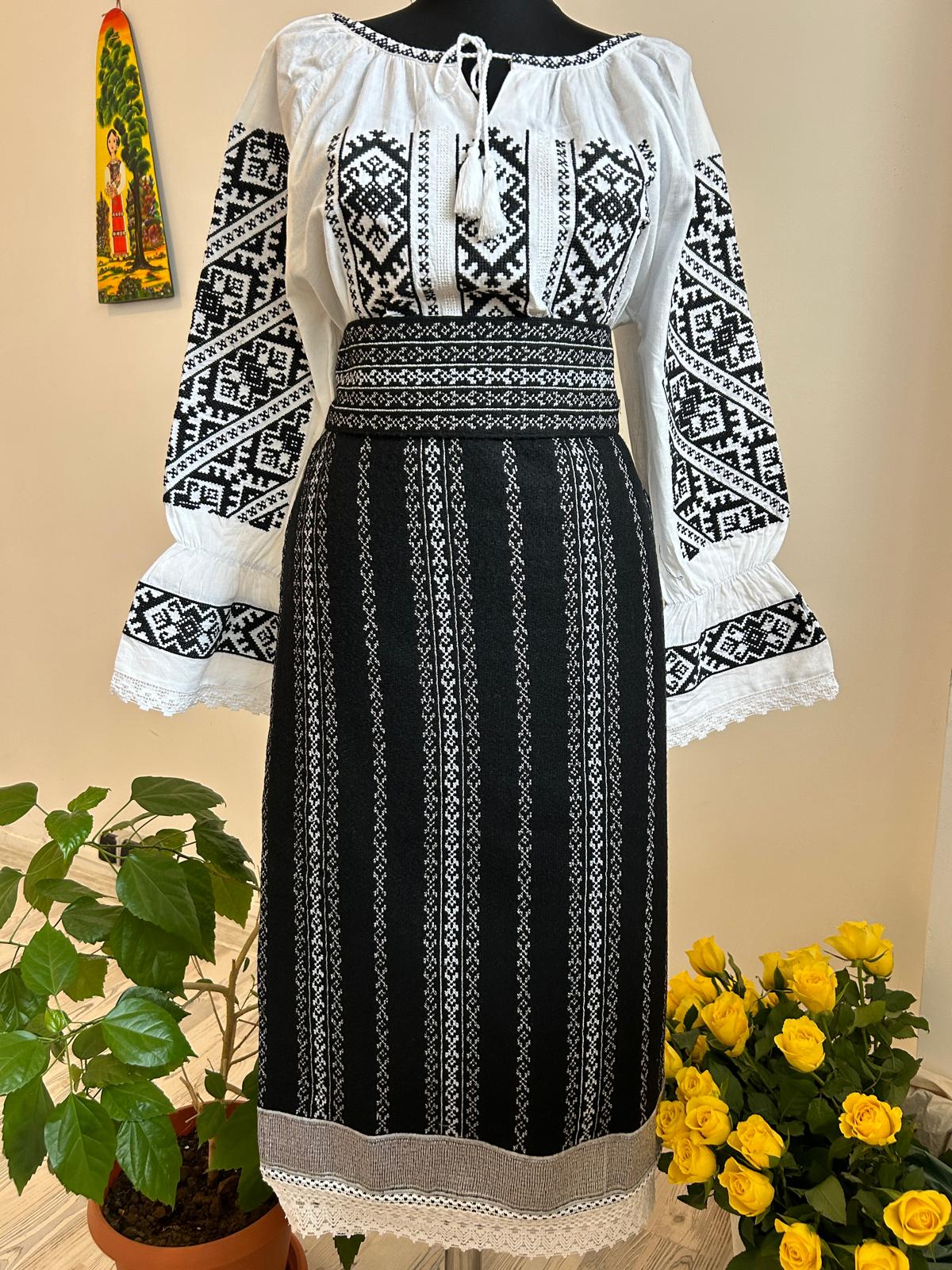 Costum tradițional amurg TM1716 catrință, brâu și ie - M