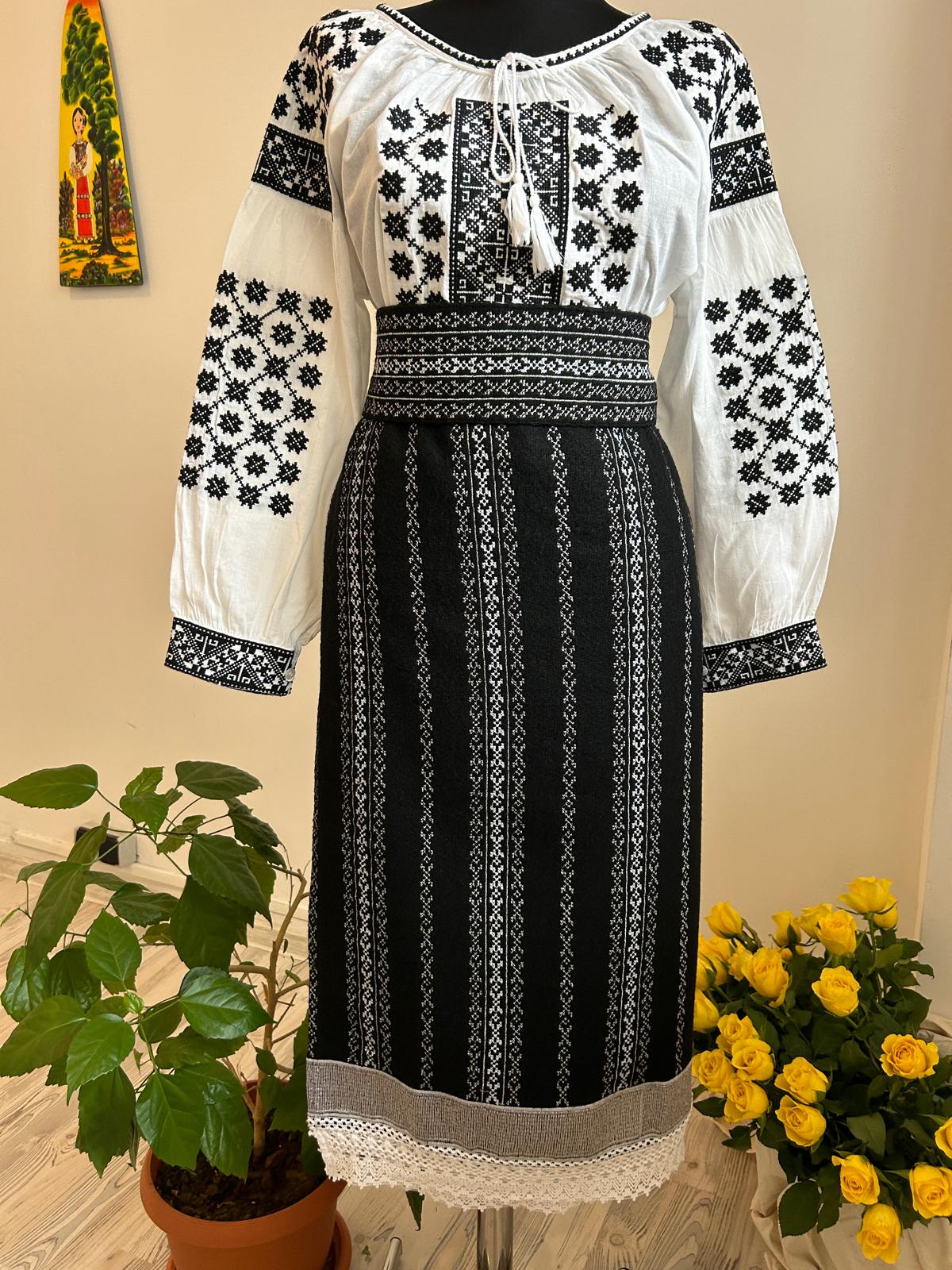 Costum tradițional amurg TM1718 catrință, brâu și ie - XL