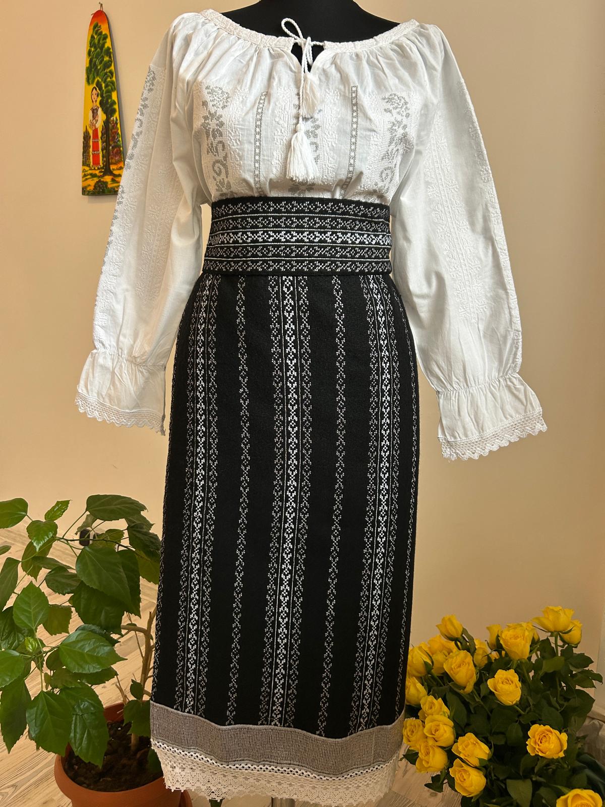 Costum tradițional amurg TM1719 catrință, brâu și ie - XL