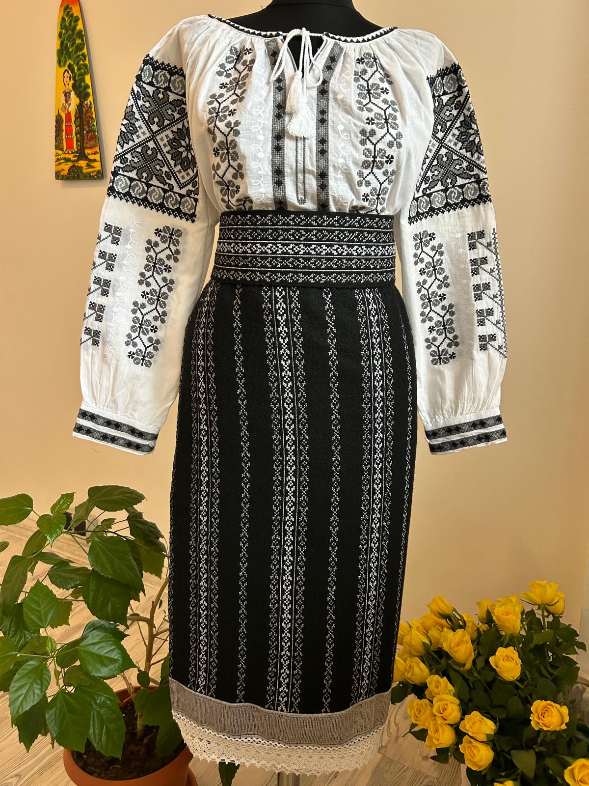 Costum tradițional amurg TM1720 catrință, brâu și ie - 3XL
