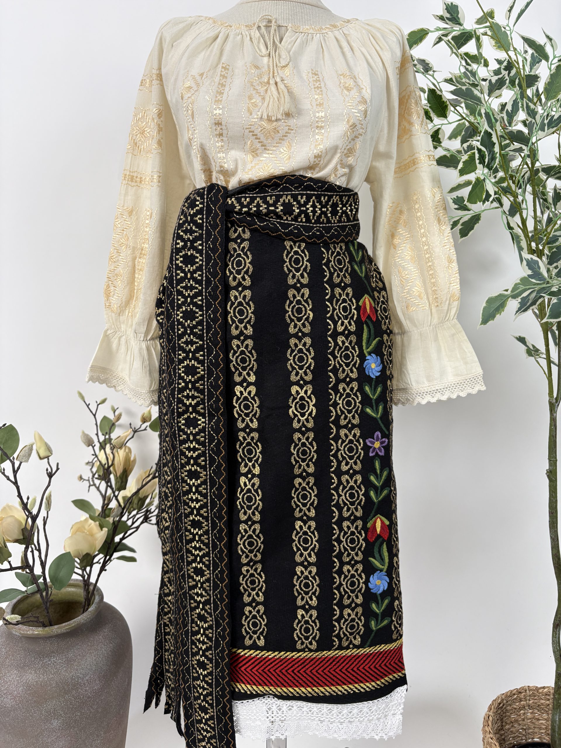 Costum tradițional - •catrință, brâu• și ie TM2259 bej - XL