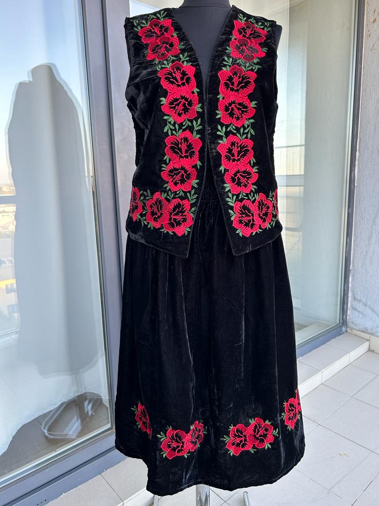 Costum tradițional din catifea TM841 *fustă și vestă*