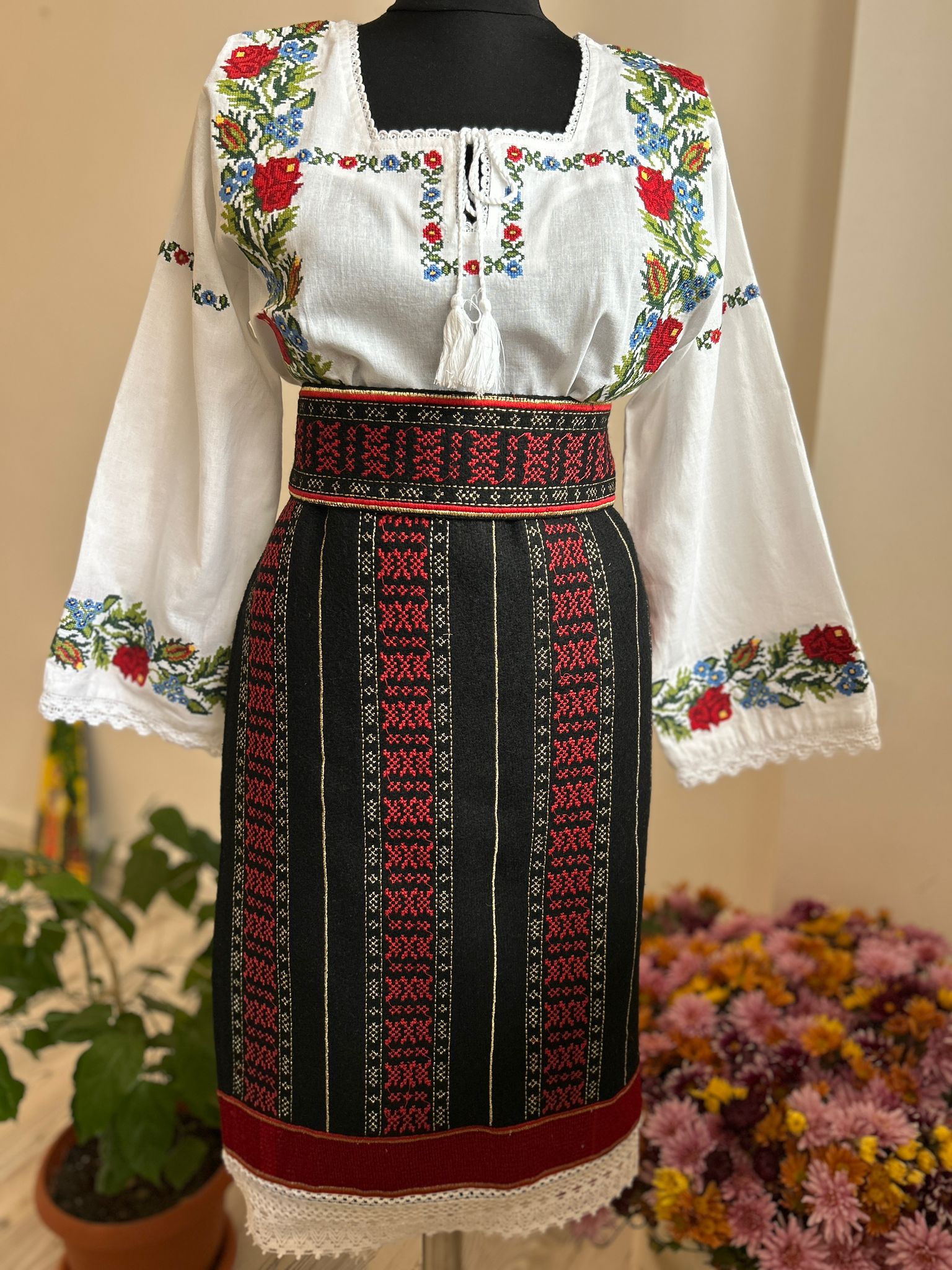 Costum tradițional fete 10-16 ani TM1668 catrință , brâu și ie - 14