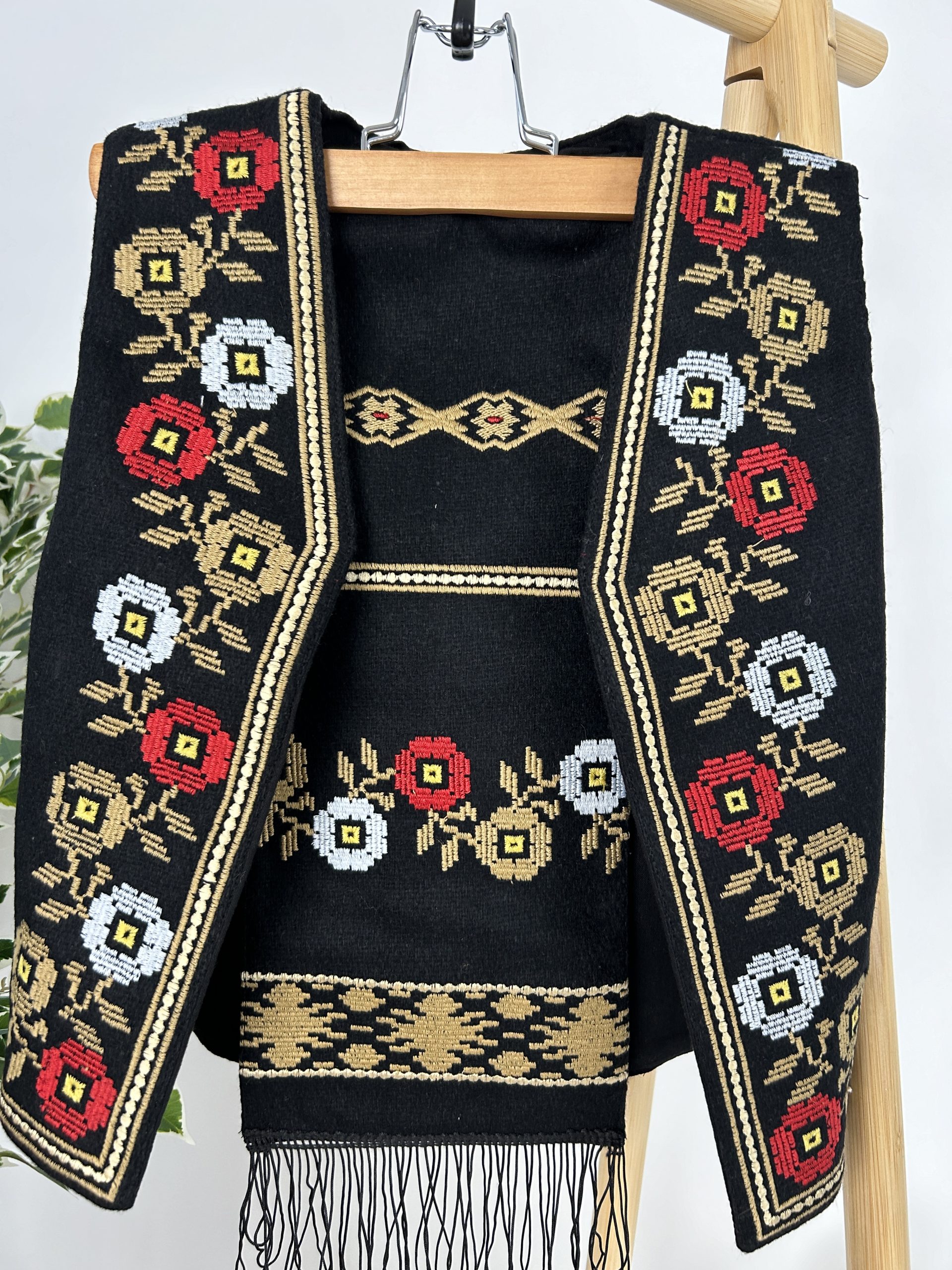 Costum tradițional fete TM1867 motive florale - 6