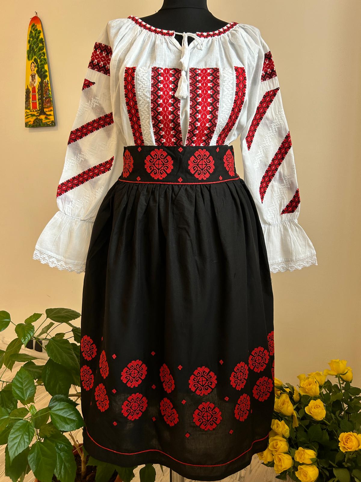 Costum tradițional fir roșu și negru TM1736 fustă și ie