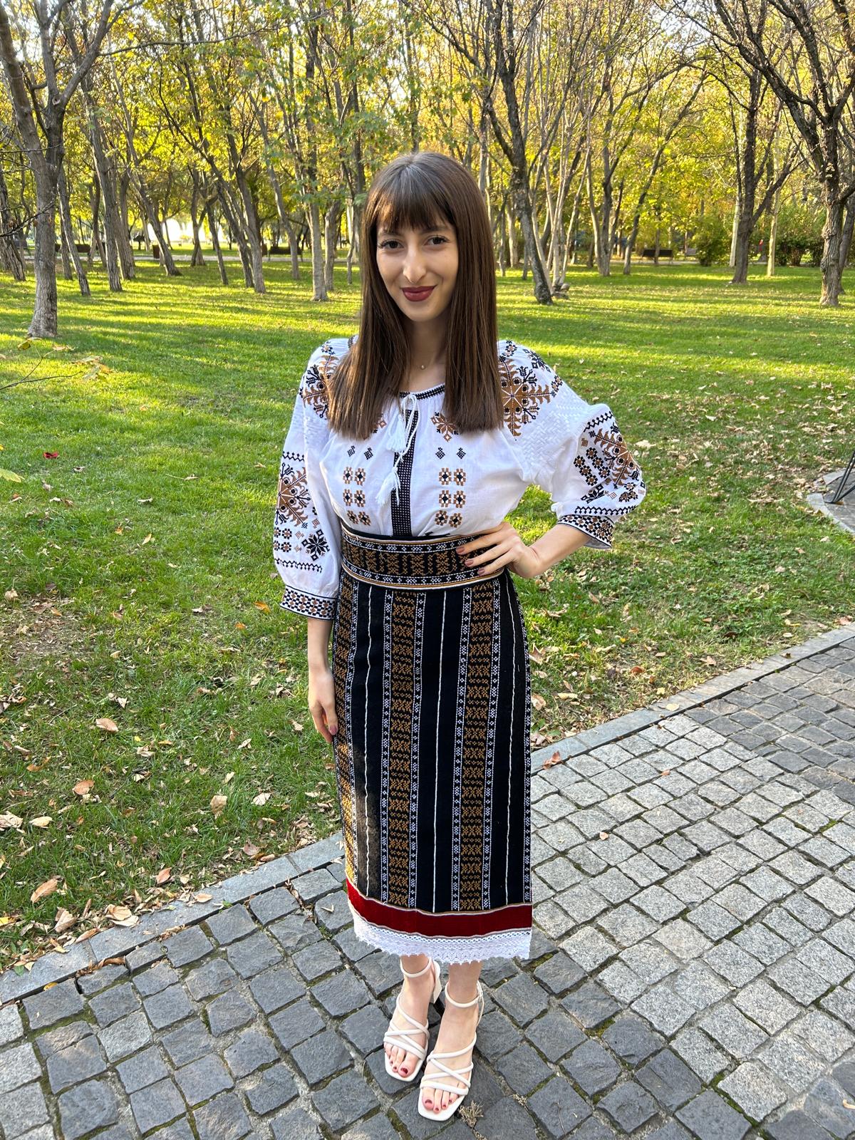 Costum tradițional, Ie damă / Catrință tradițională și brâu TM1493 bej - XL