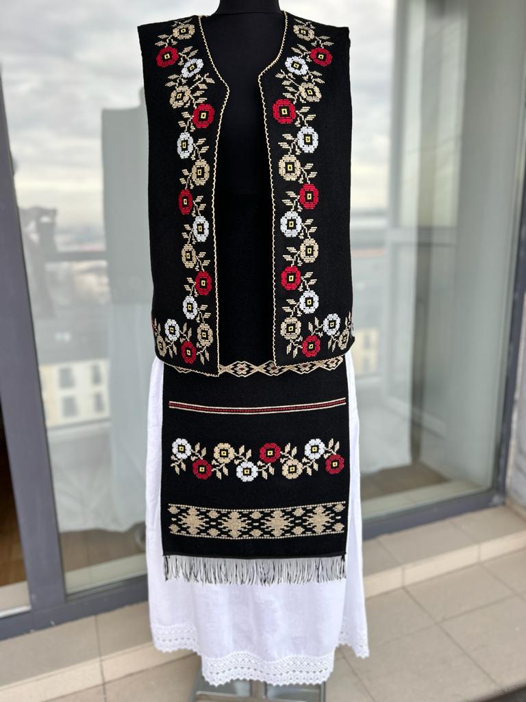 Costum tradițional - motive florale TM848