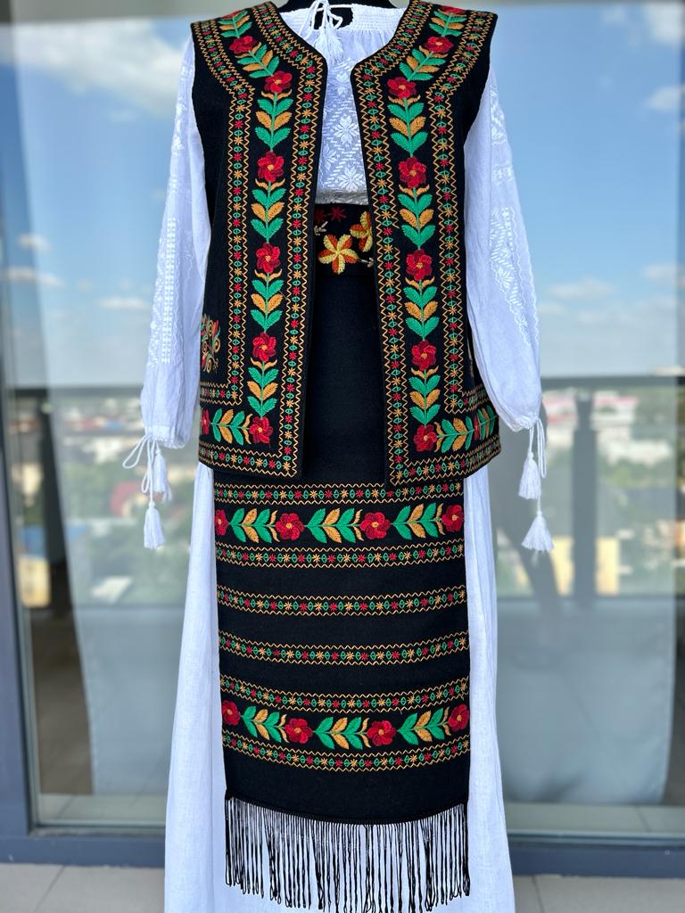 Costum tradițional – motive florale TM852
