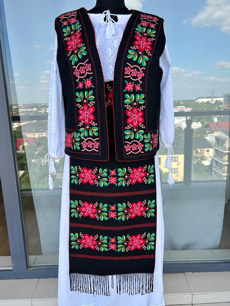 Costum tradițional – motive florale TM856