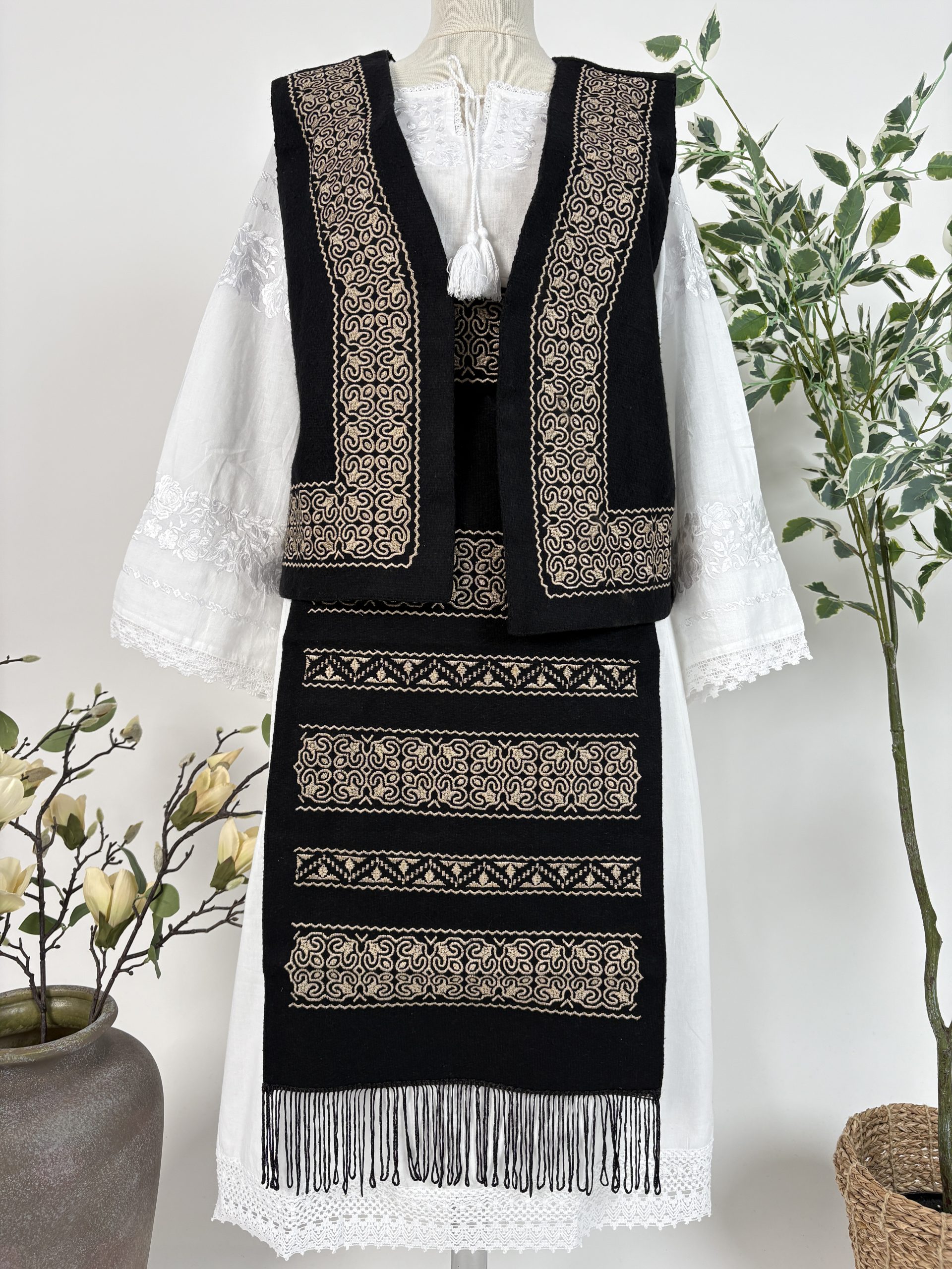 Costum tradițional TM2086 *motive geometrice* - M - S - 2XL
