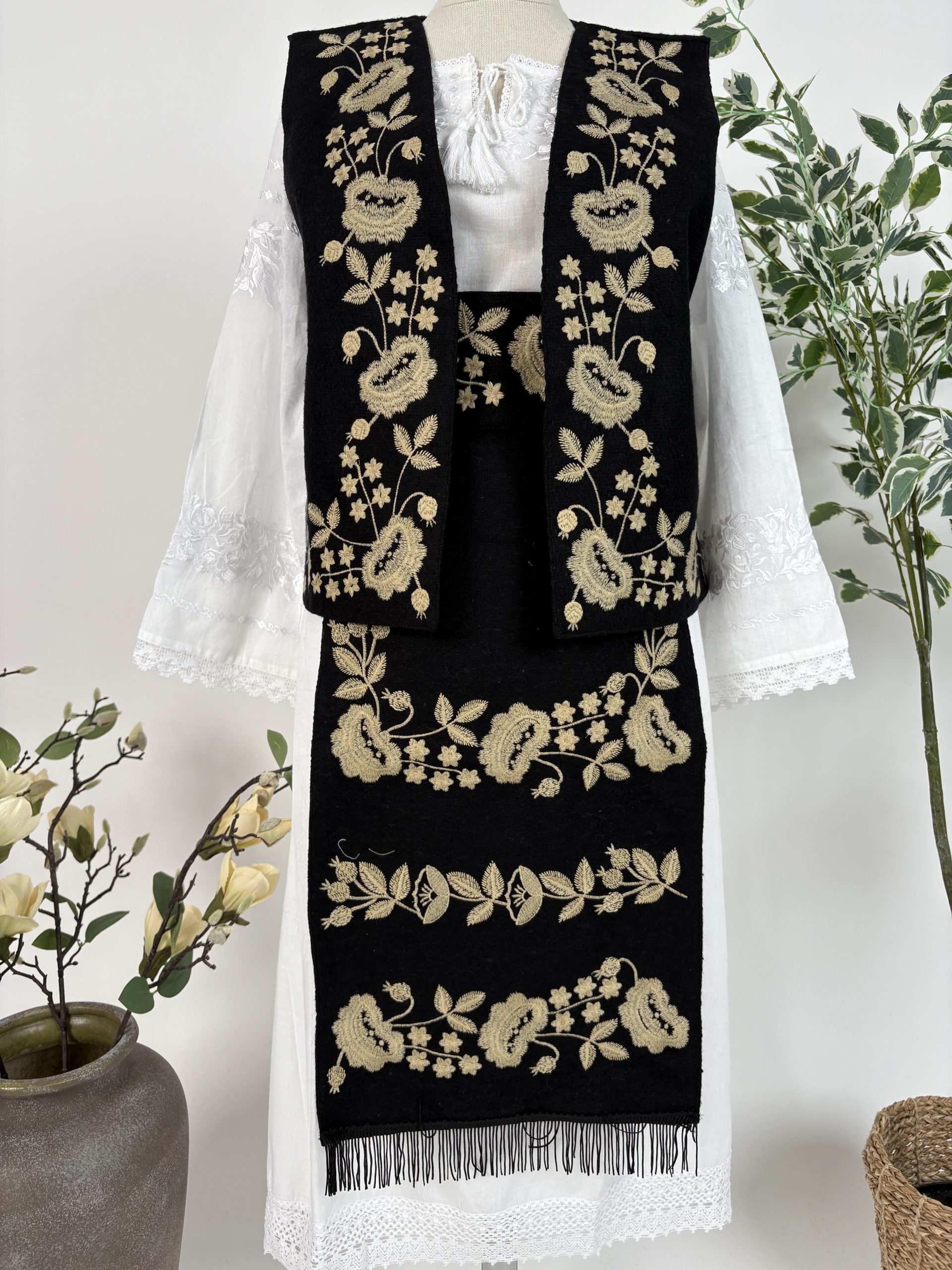 Costum tradițional TM2090 *motive florale* - S - 3XL - 2XL