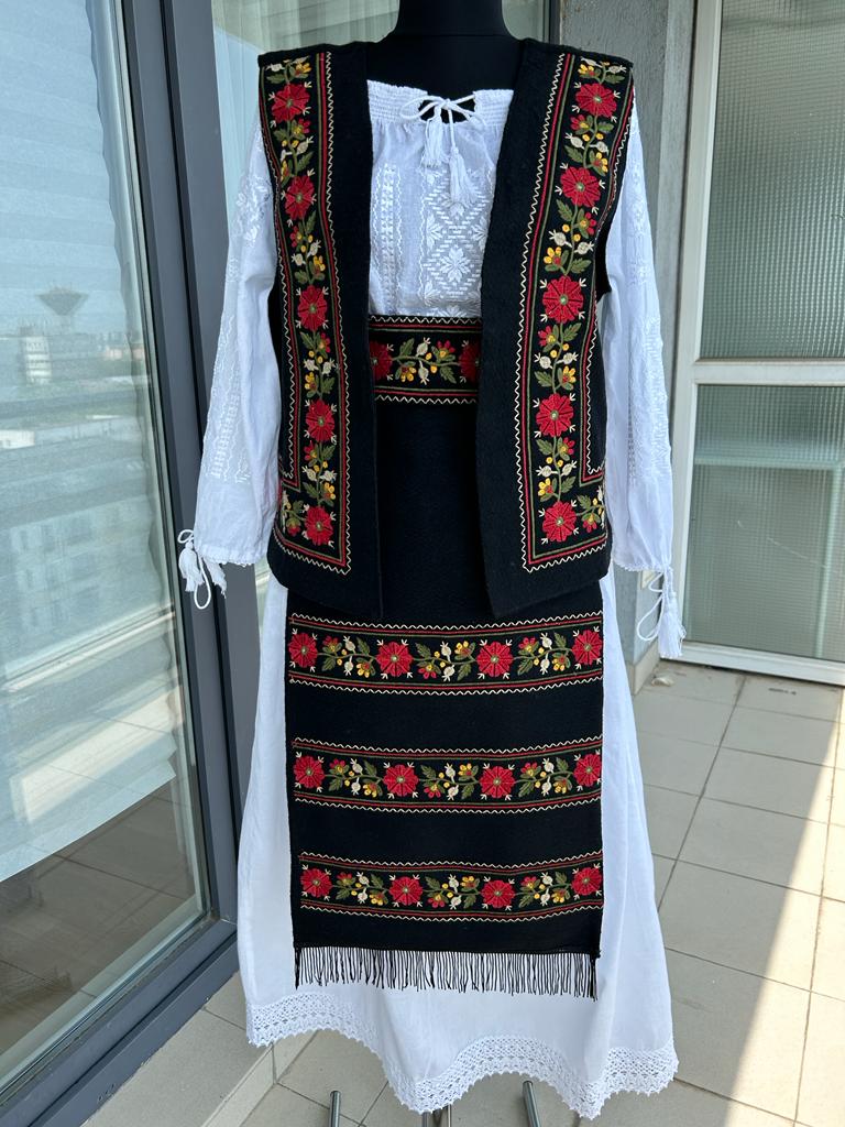 Costum tradițional TM851 motive florale - S - S - M