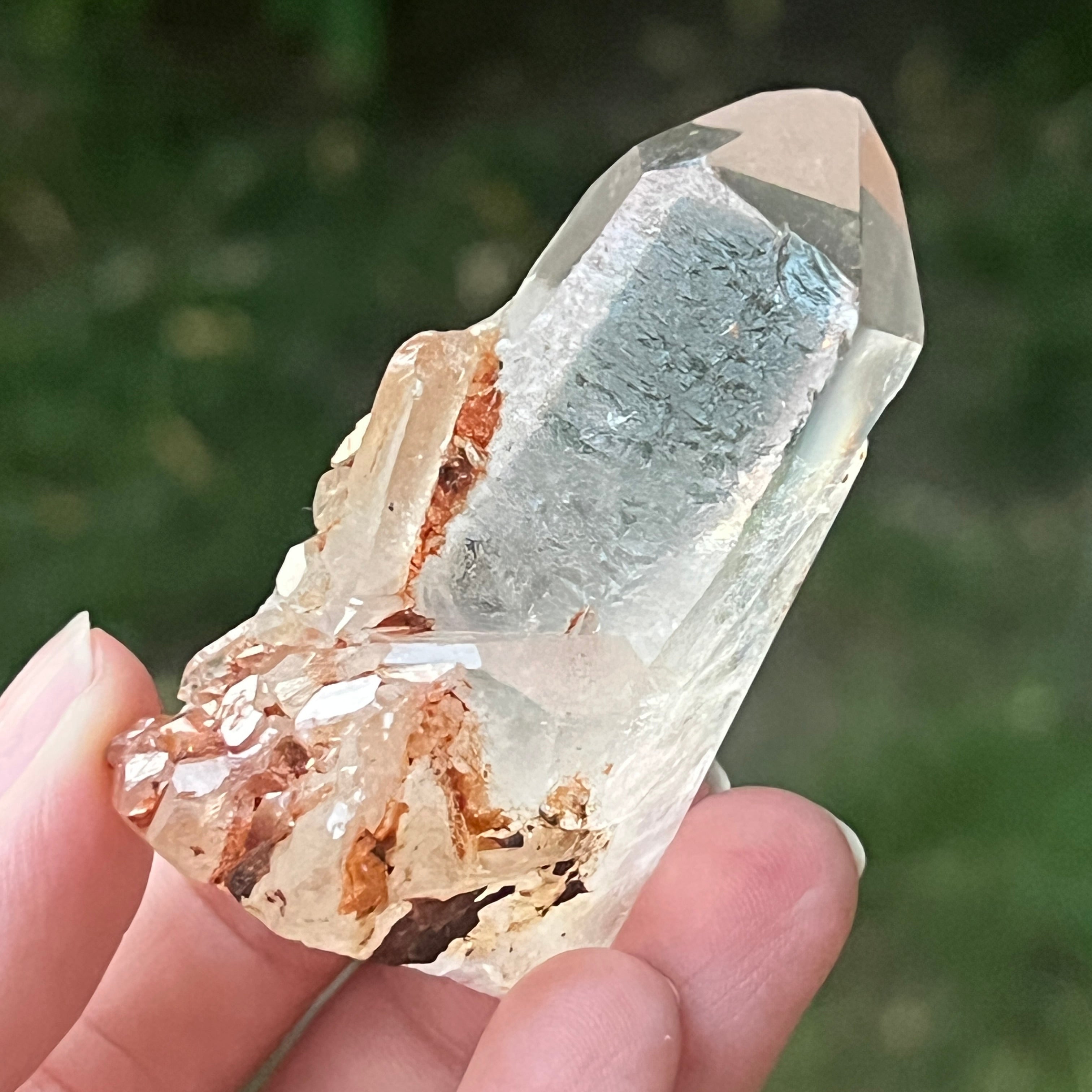 Cristal de cuarț cu incluziuni de goethit brun-portocaliu | Model 2