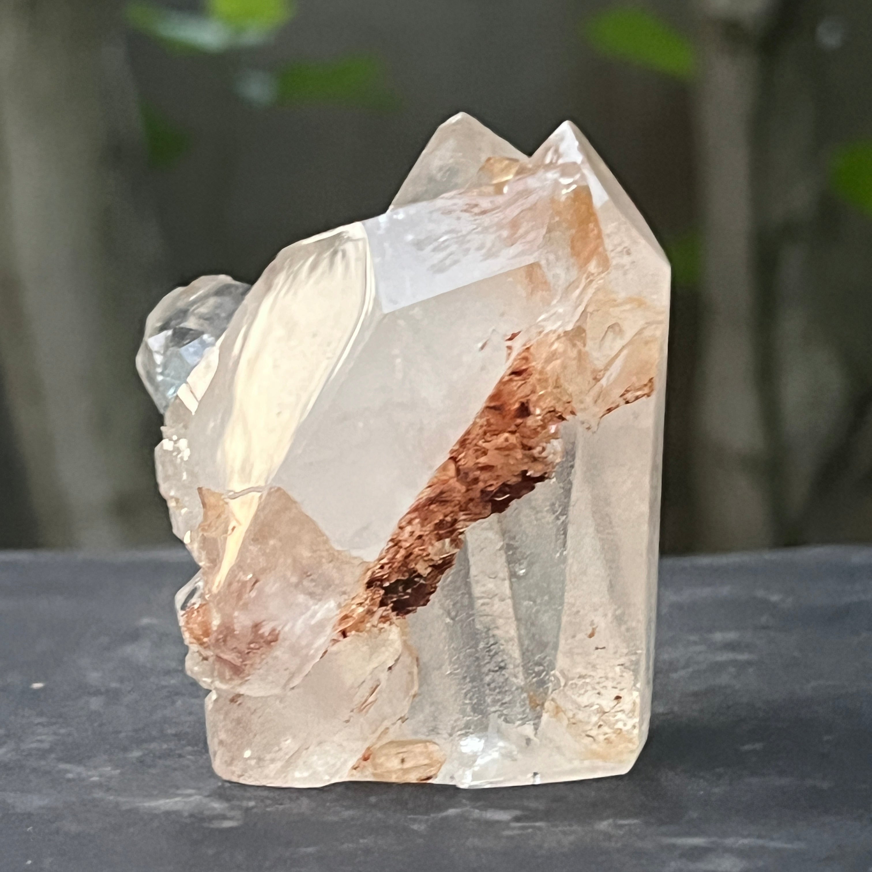Cristal de cuarț cu incluziuni de goethit brun-portocaliu | Model 4