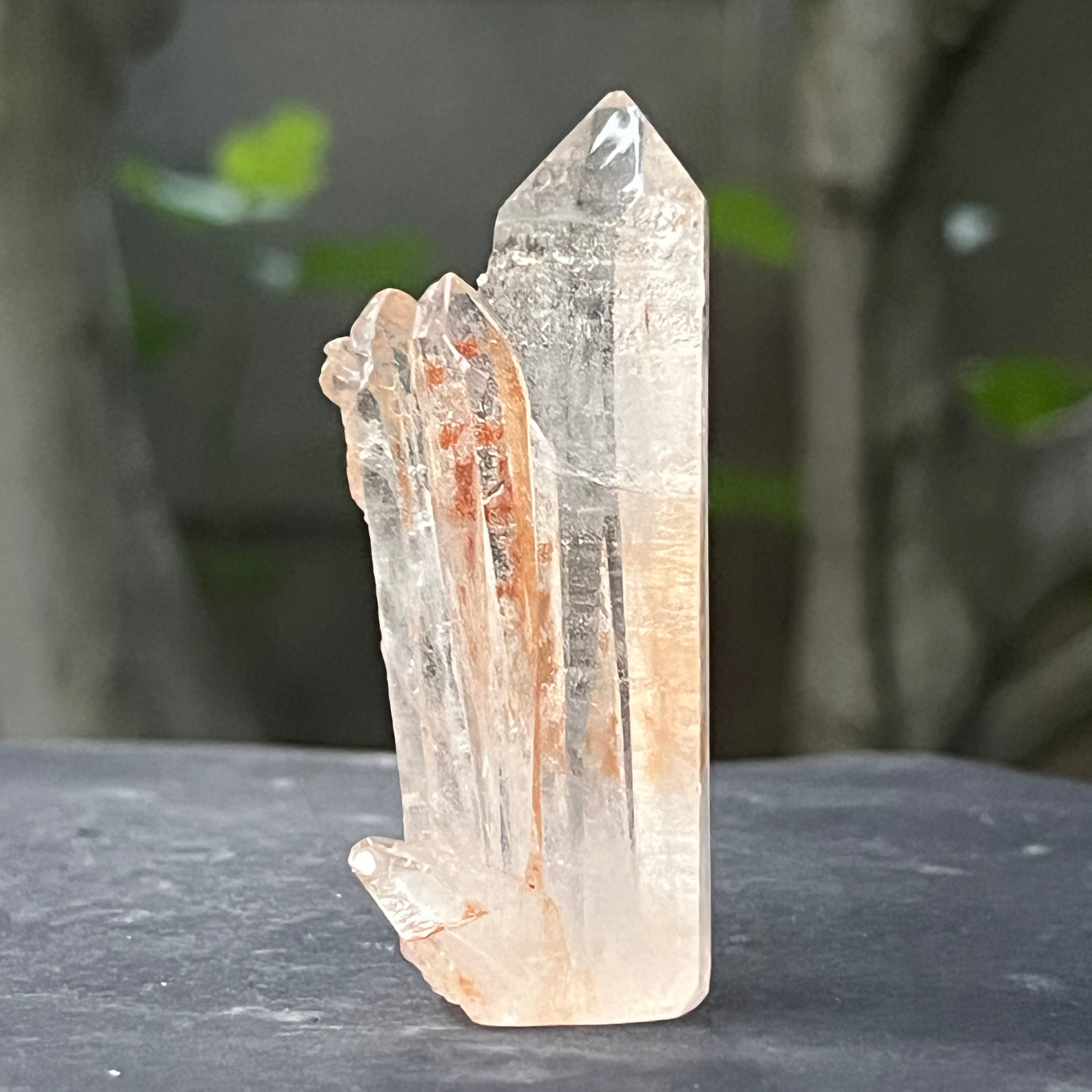 Cristal de cuarț cu incluziuni de goethit brun-portocaliu | Model 6