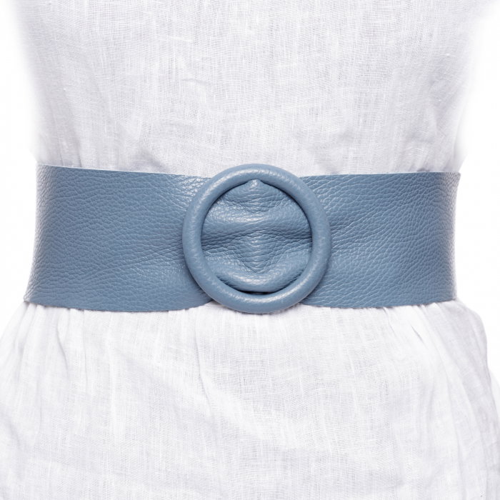 Curea albastru jeans din piele naturala cu latime de 7 cm, catarama rotunda imbracata in piele