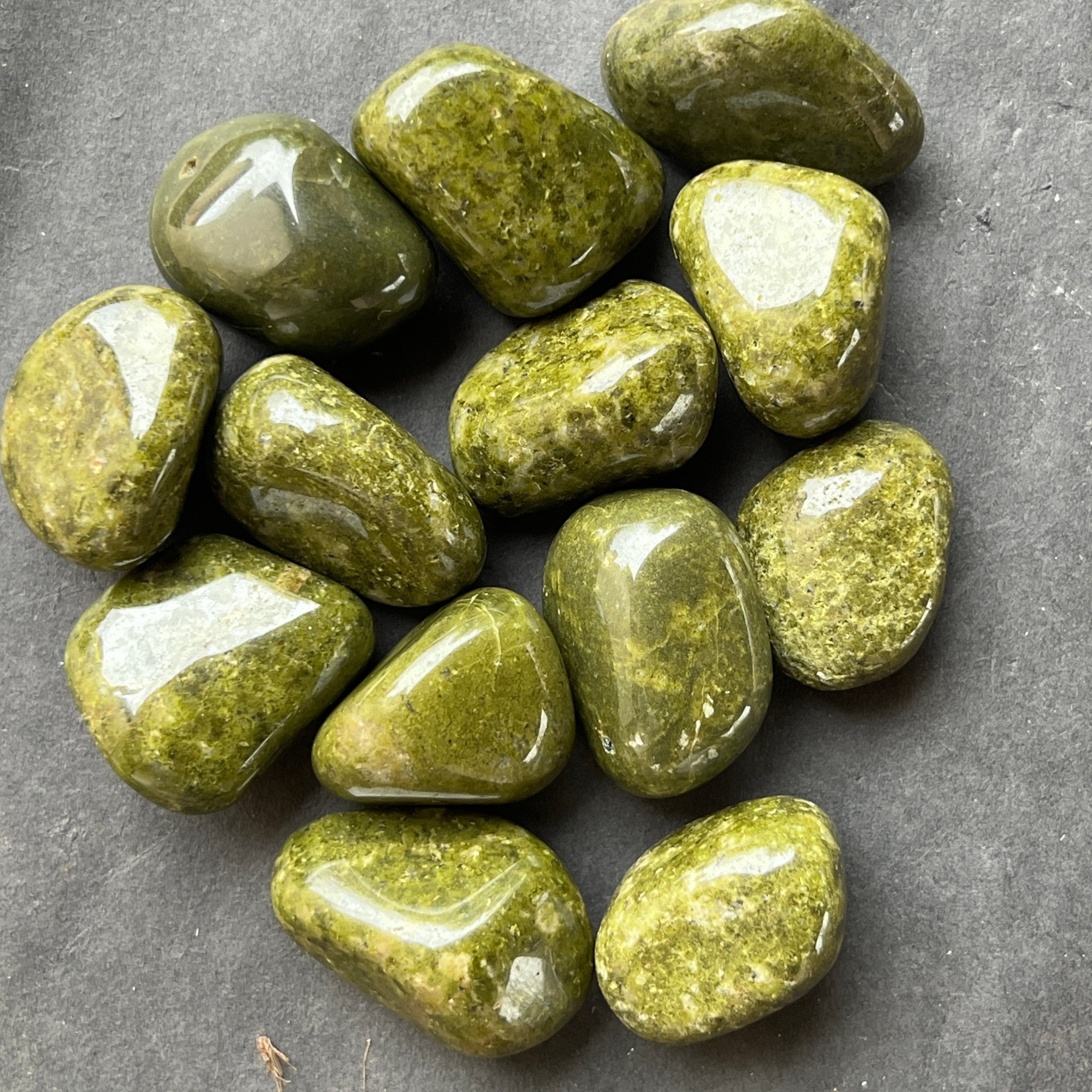 Epidot piatra rulata