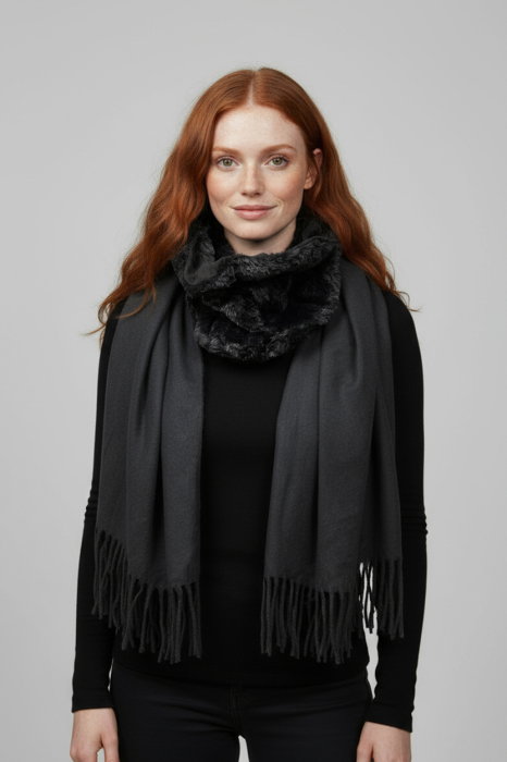 Esarfa cu blanita ecologica pe centru si franjuri decorative, neagra