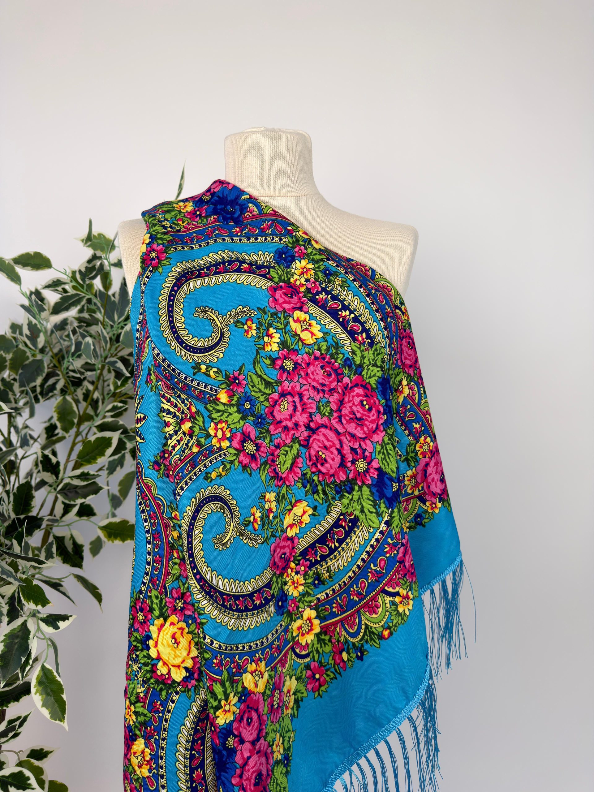 Eșarfă elegantă cu imprimeu floral și franjuri fine TM2287