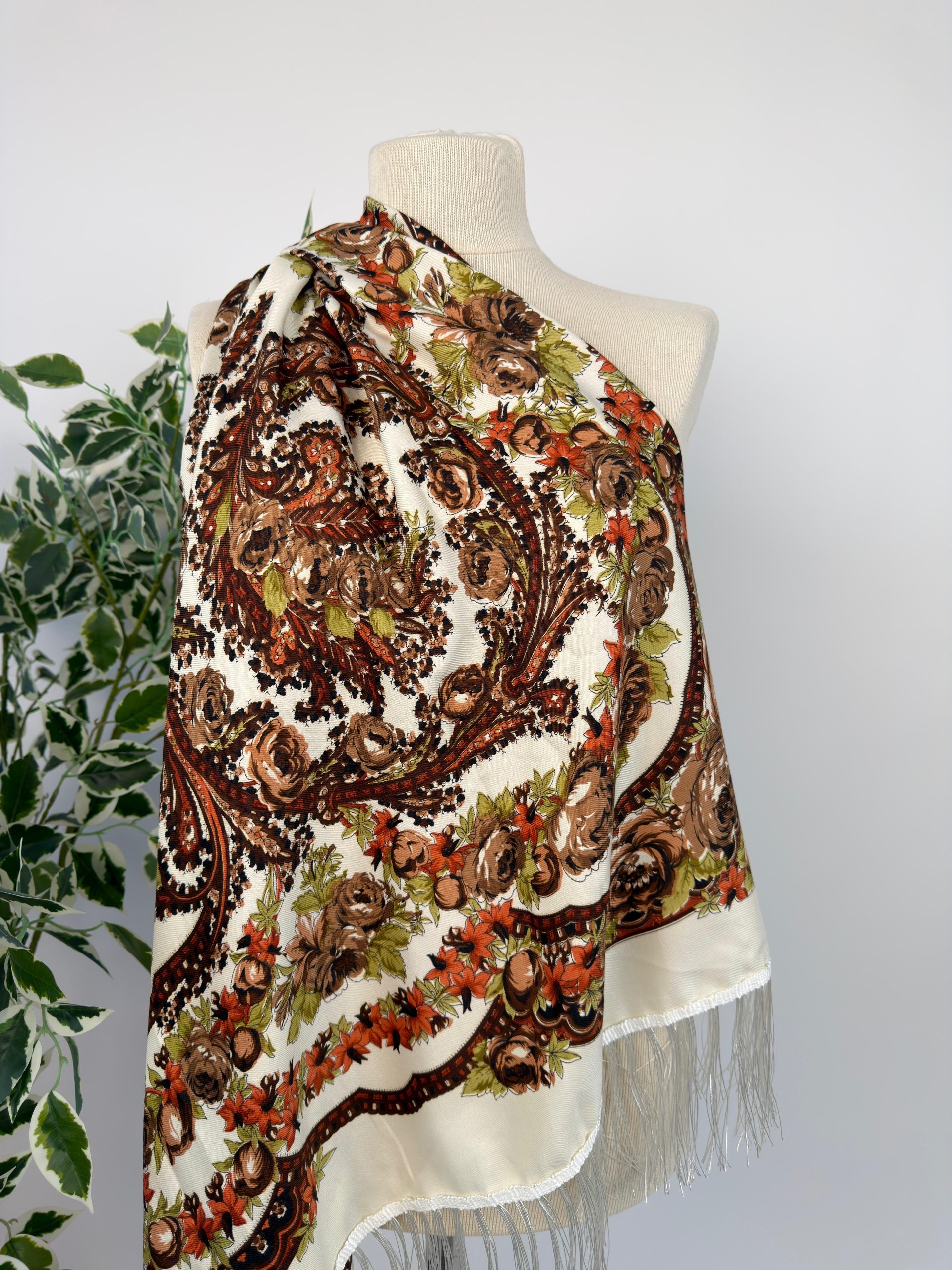 Eșarfă elegantă cu imprimeu floral și franjuri fine TM2301