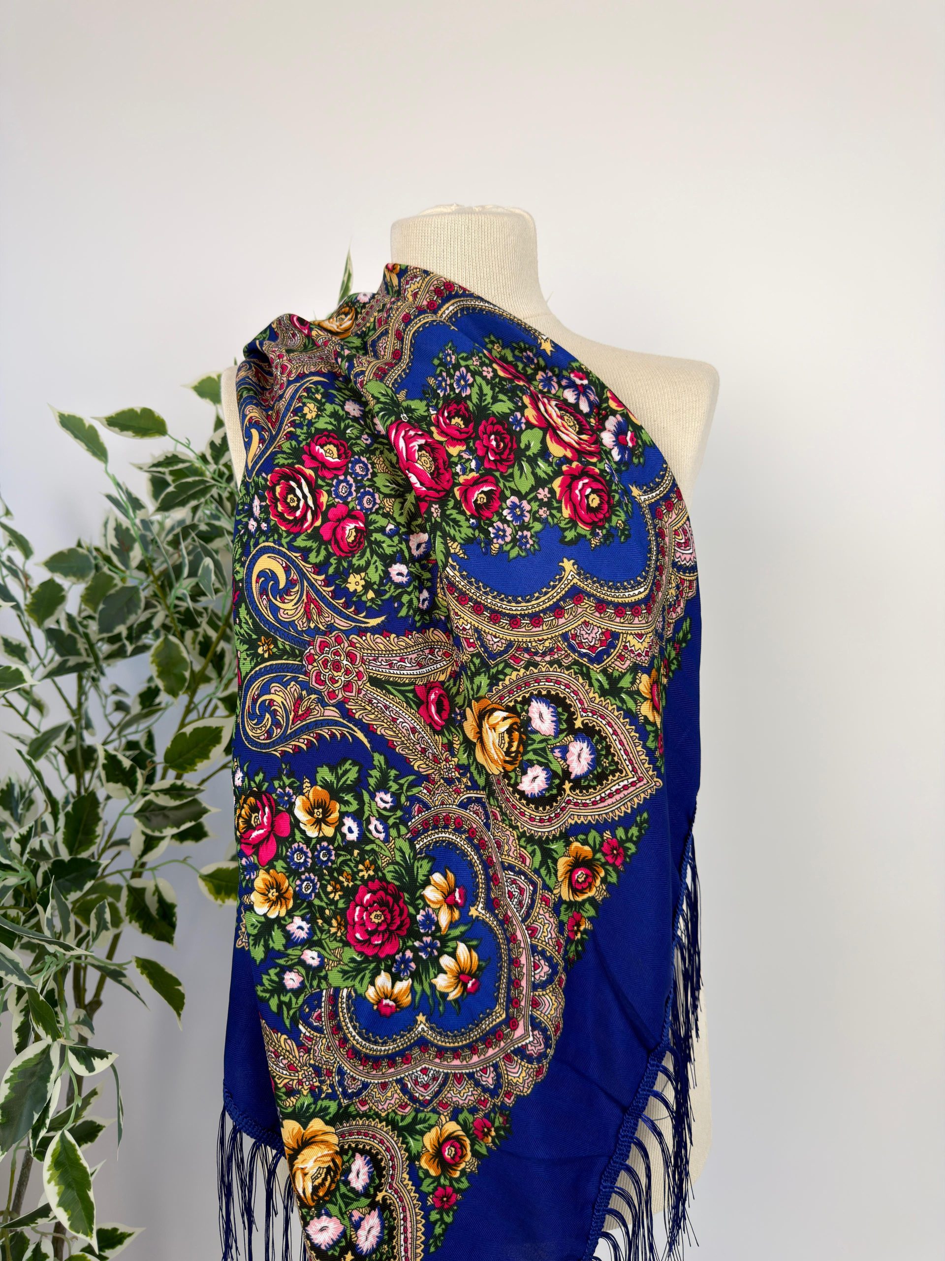 Eșarfă elegantă cu imprimeu floral și franjuri fine TM2307
