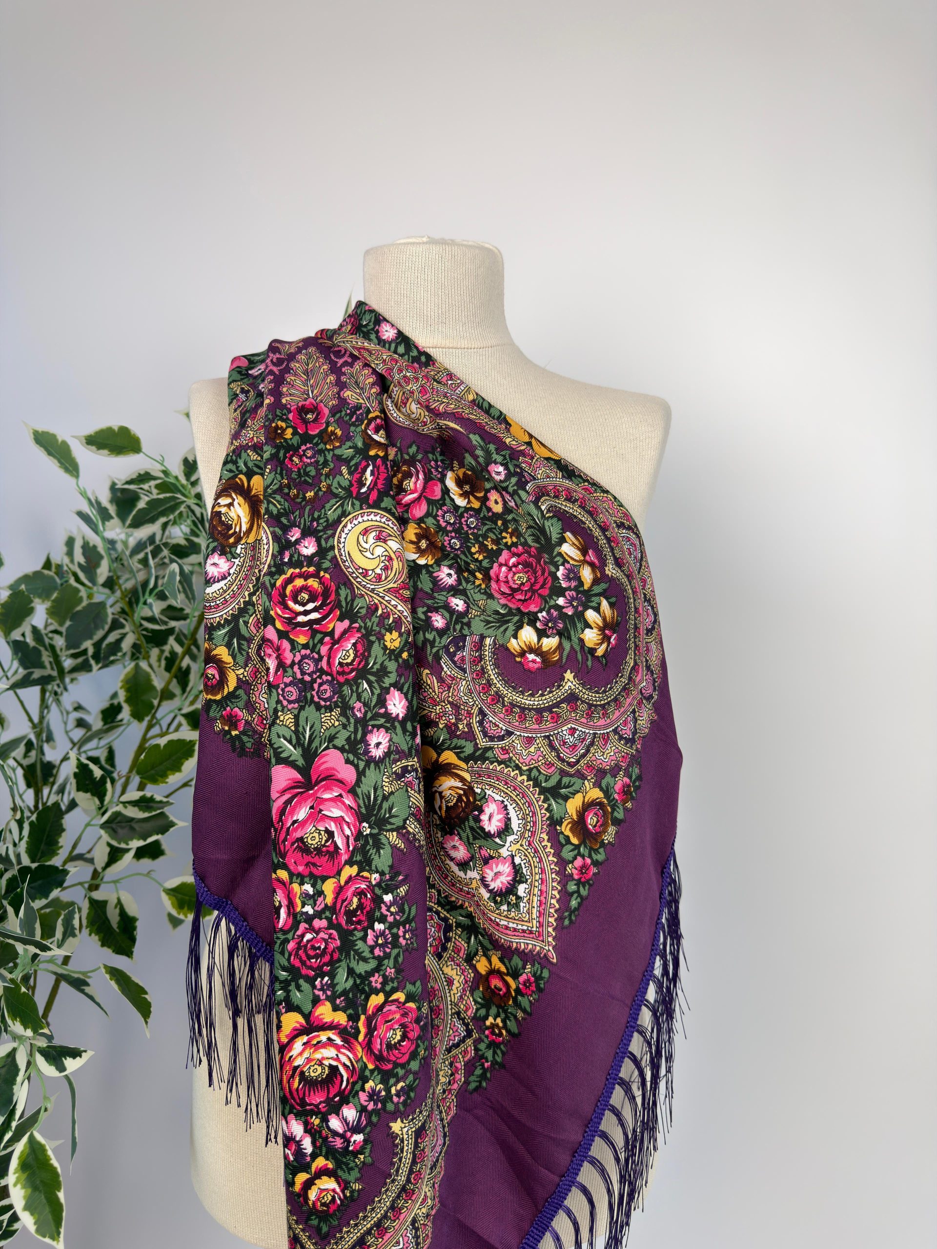 Eșarfă elegantă cu imprimeu floral și franjuri fine TM2308