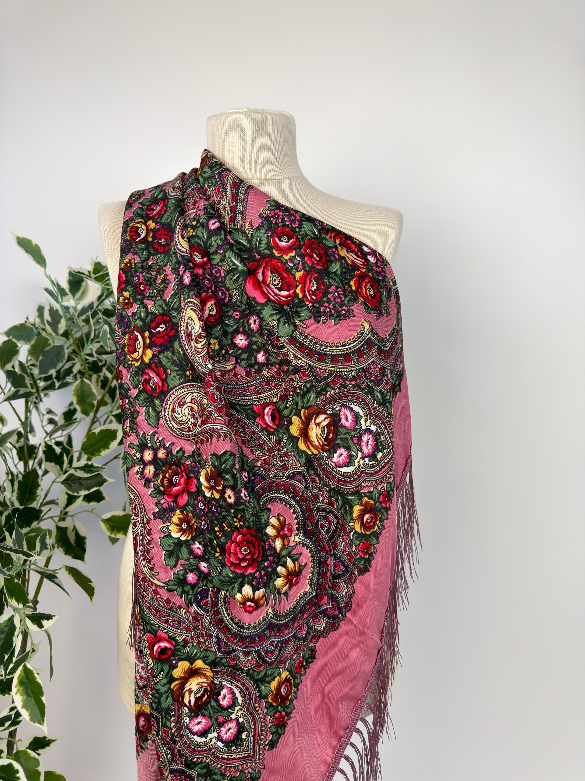 Eșarfă elegantă cu imprimeu floral și franjuri fine TM2311