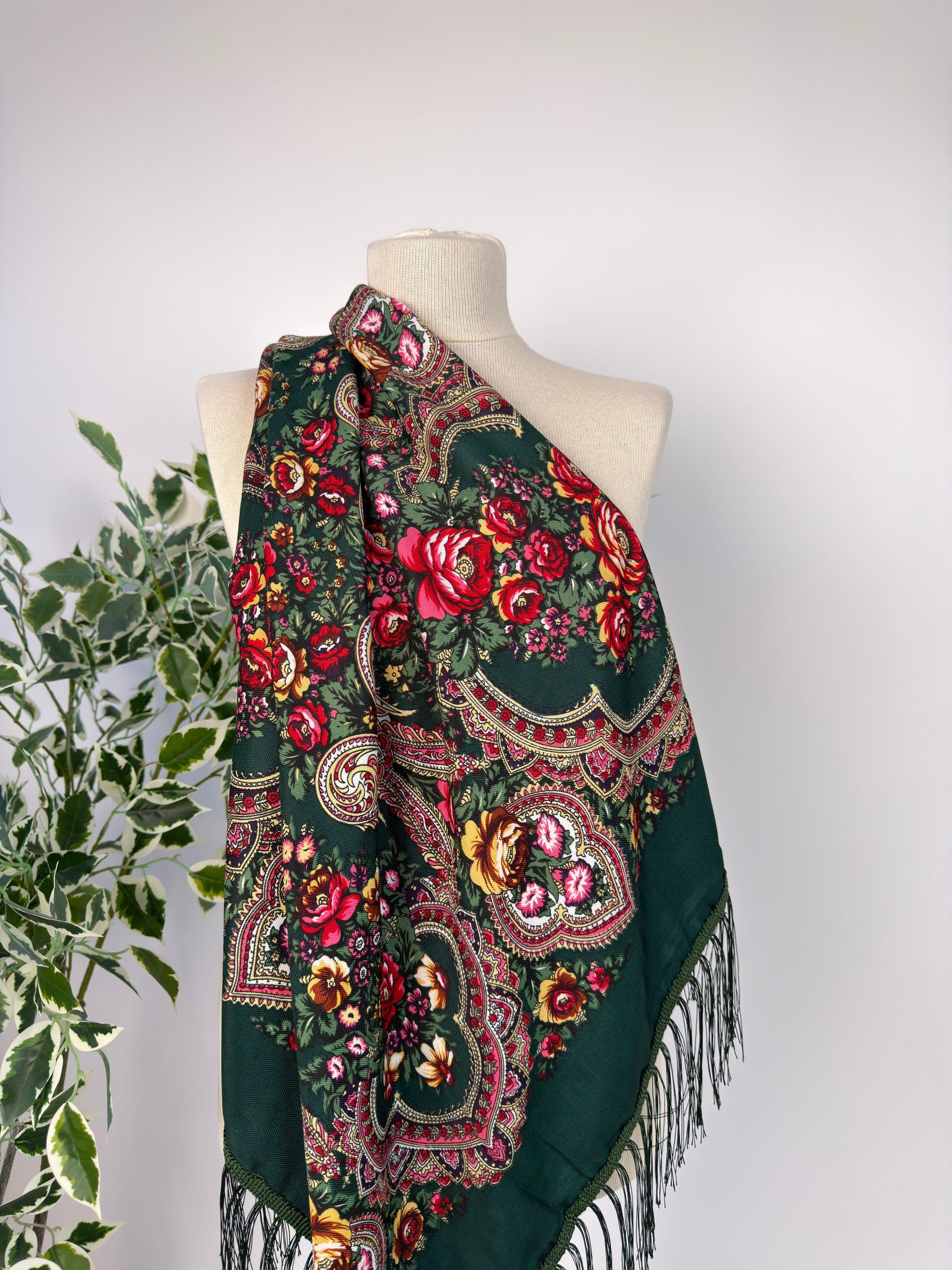 Eșarfă elegantă cu imprimeu floral și franjuri fine TM2312