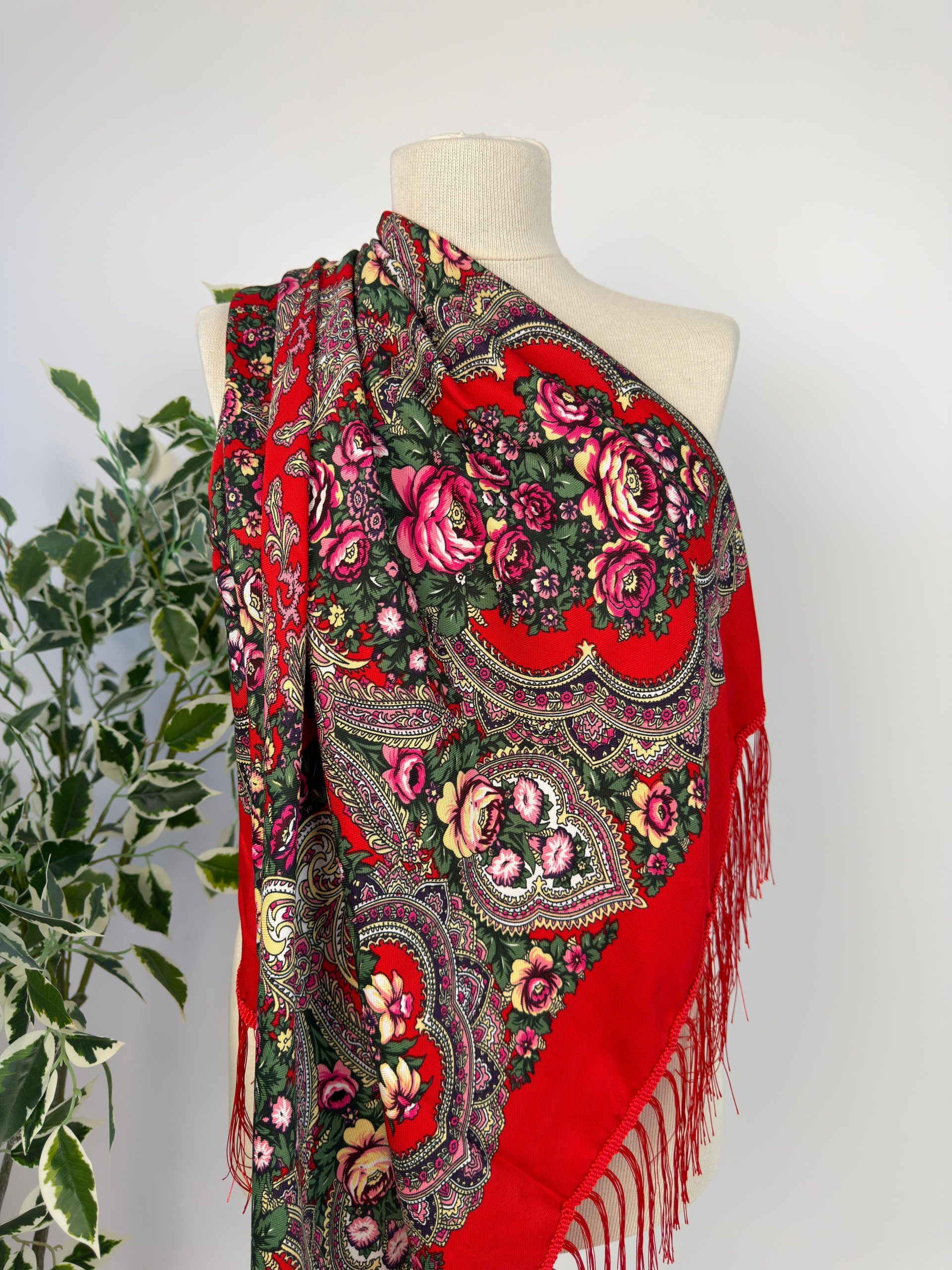 Eșarfă elegantă cu imprimeu floral și franjuri fine TM2314