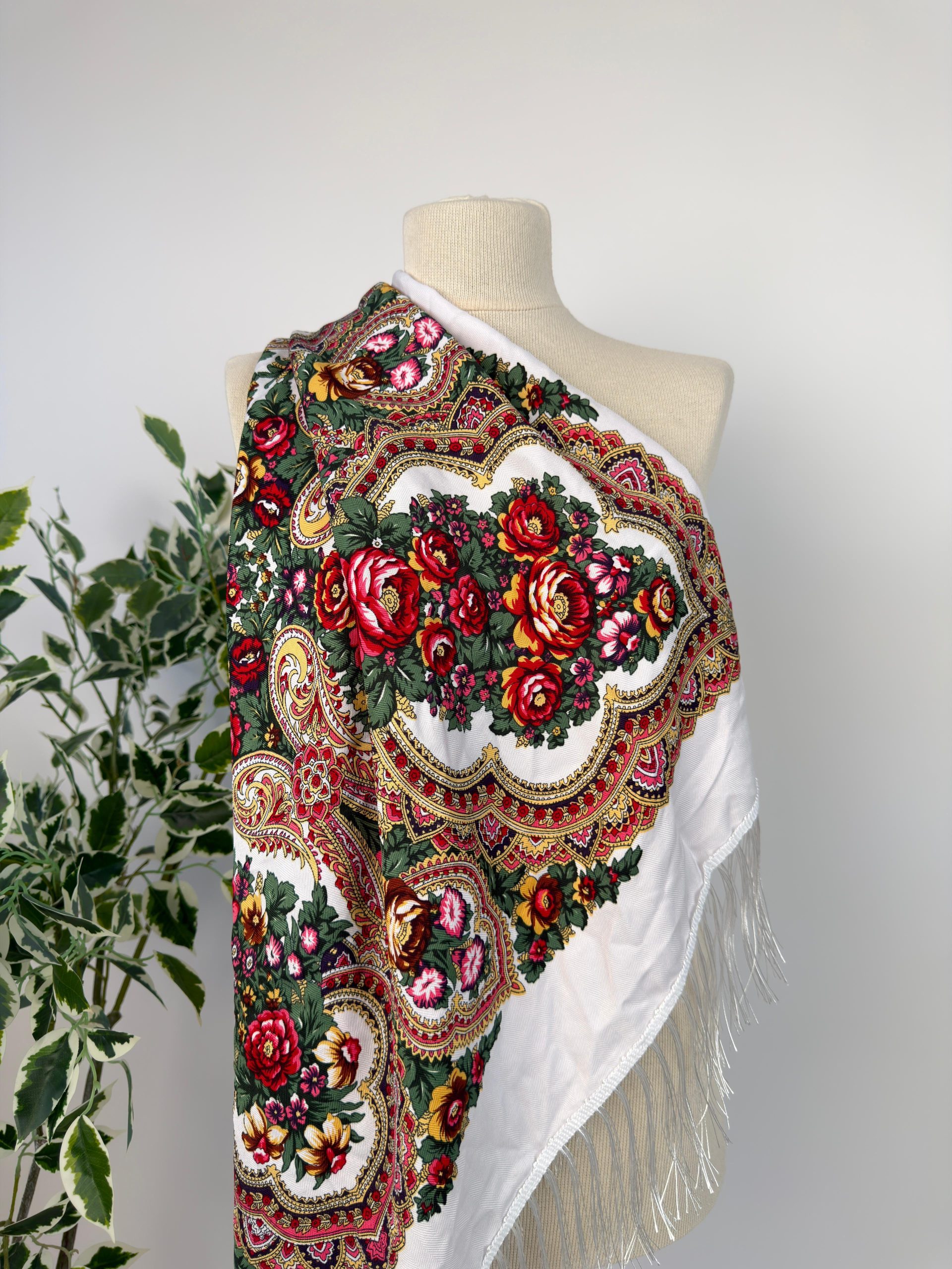 Eșarfă elegantă cu imprimeu floral și franjuri fine TM2315