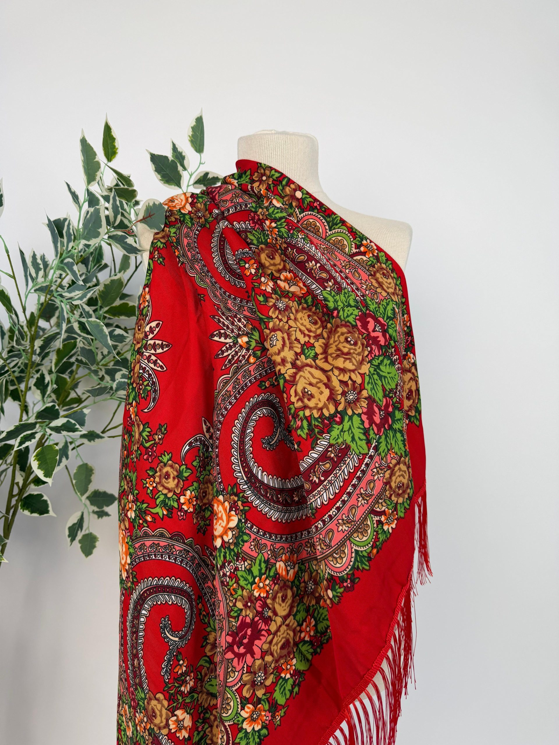 Eșarfă elegantă cu imprimeu floral și franjuri fine TM2316