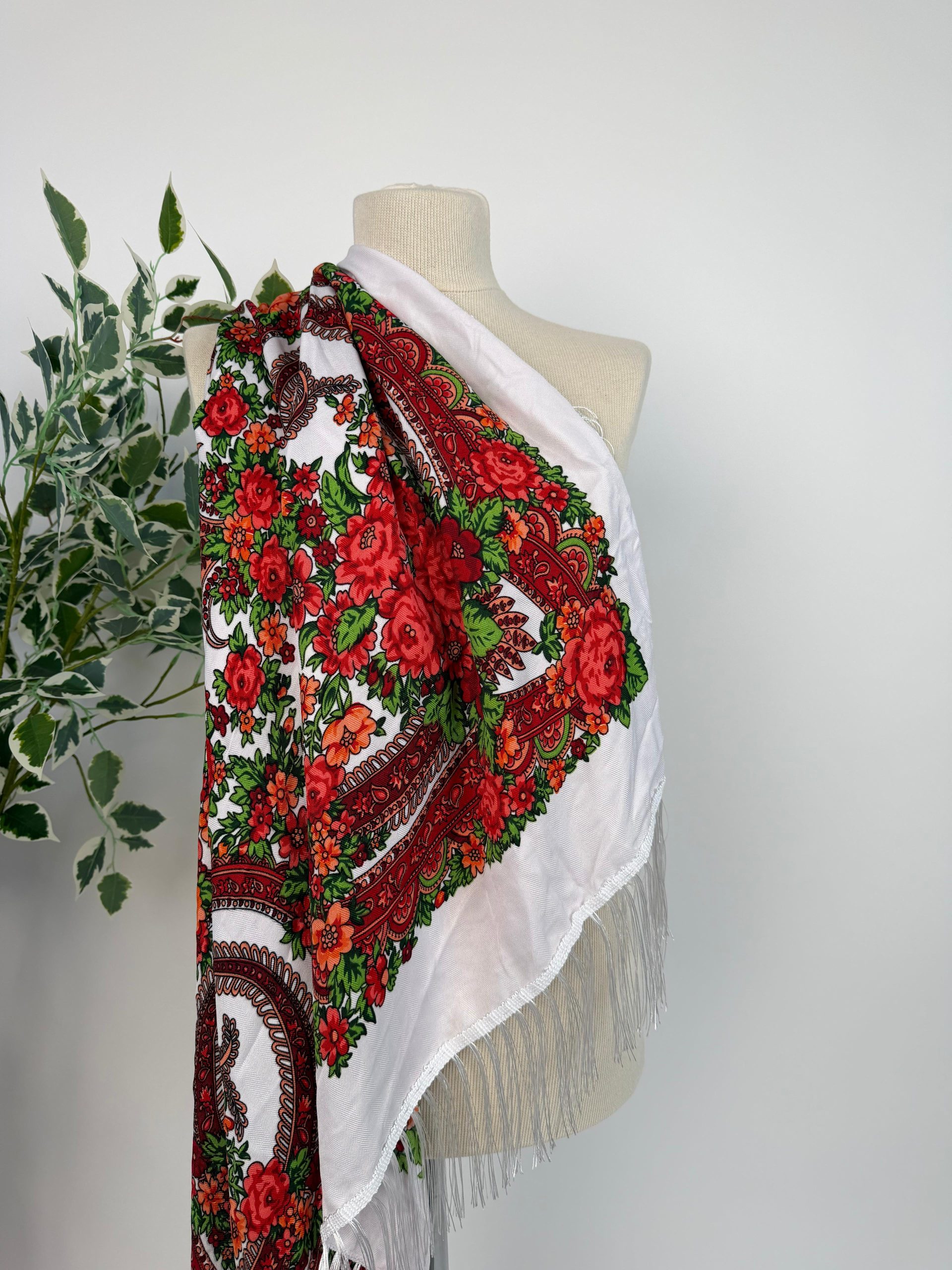 Eșarfă elegantă cu imprimeu floral și franjuri fine TM2317