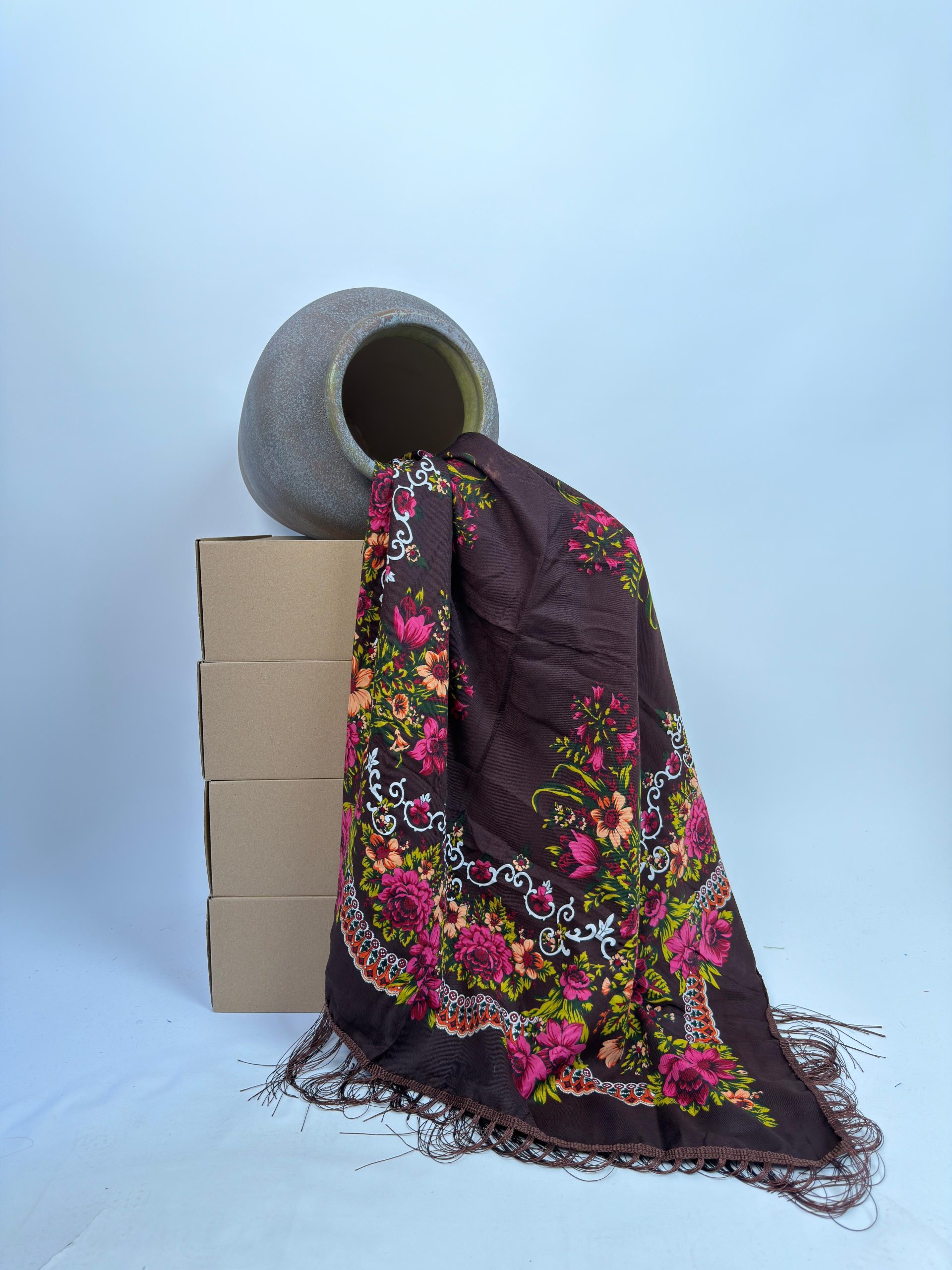 Eșarfă elegantă cu imprimeu floral și franjuri fine TM2346