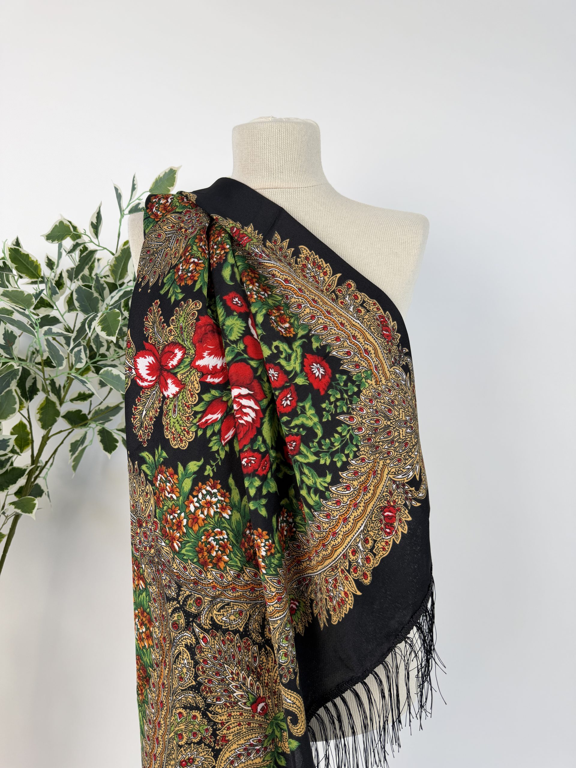 Eșarfă elegantă cu imprimeu floral și franjuri fine TM2357