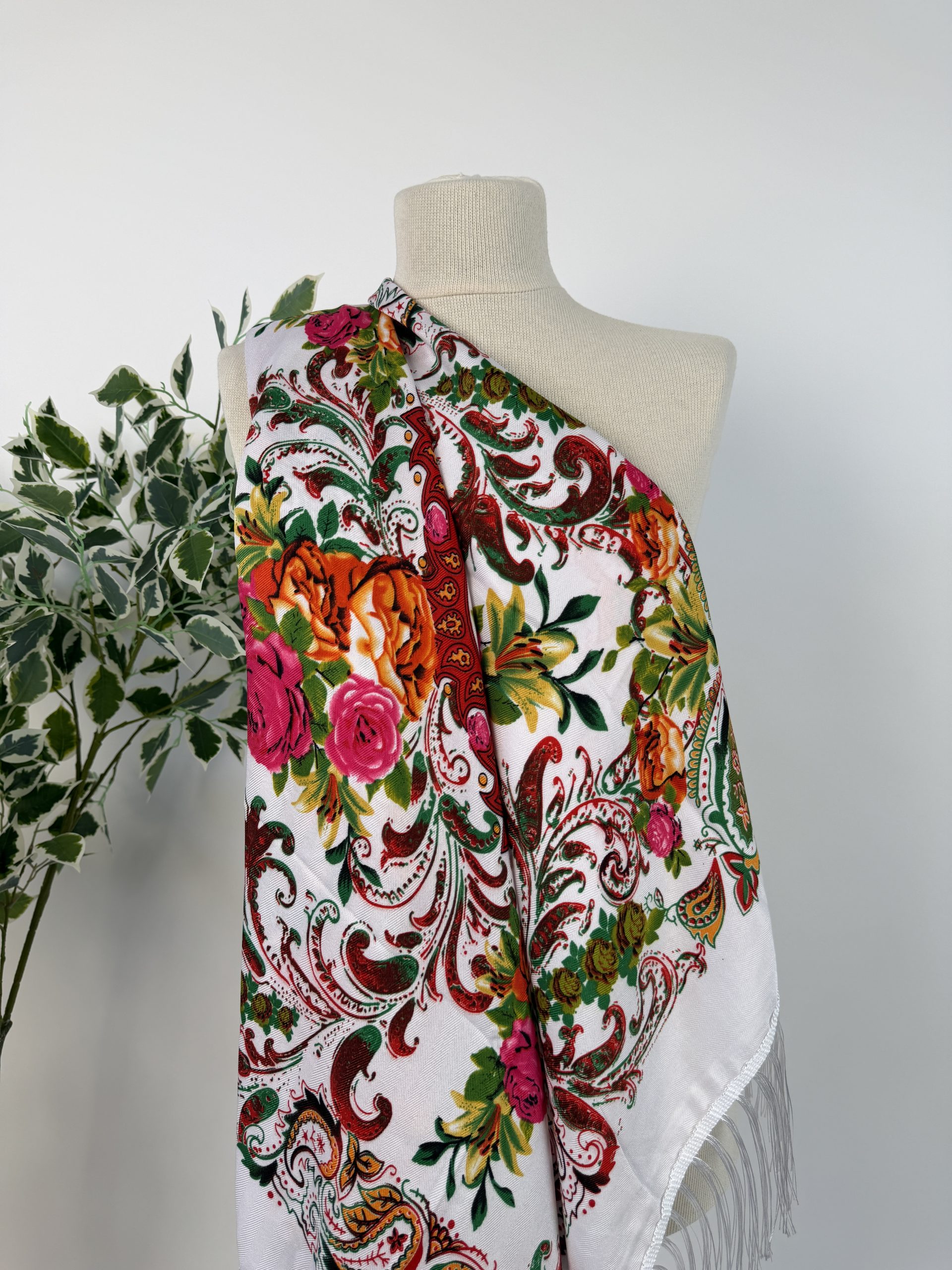 Eșarfă elegantă cu imprimeu floral și franjuri fine TM2365