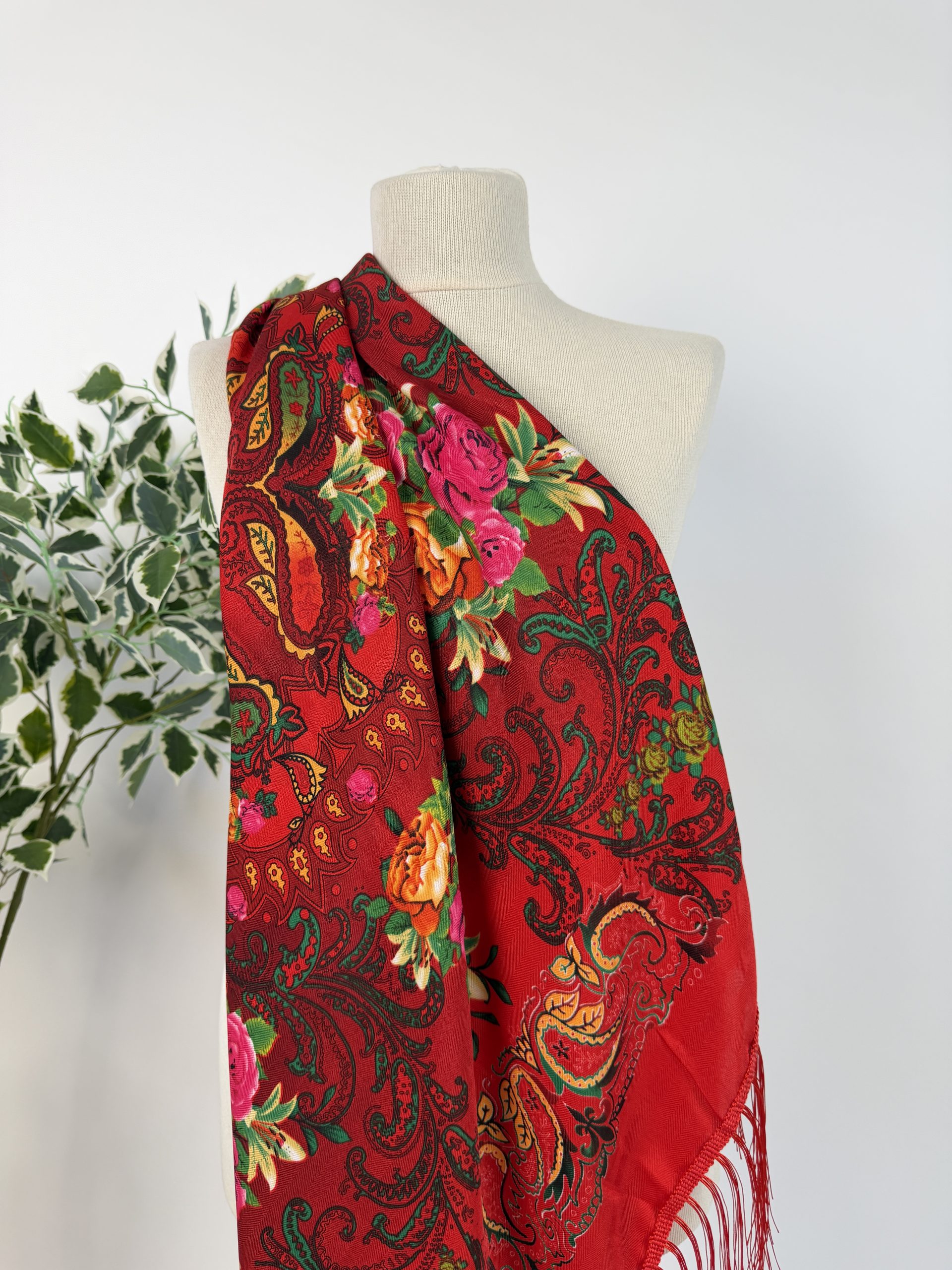 Eșarfă elegantă cu imprimeu floral și franjuri fine TM2368
