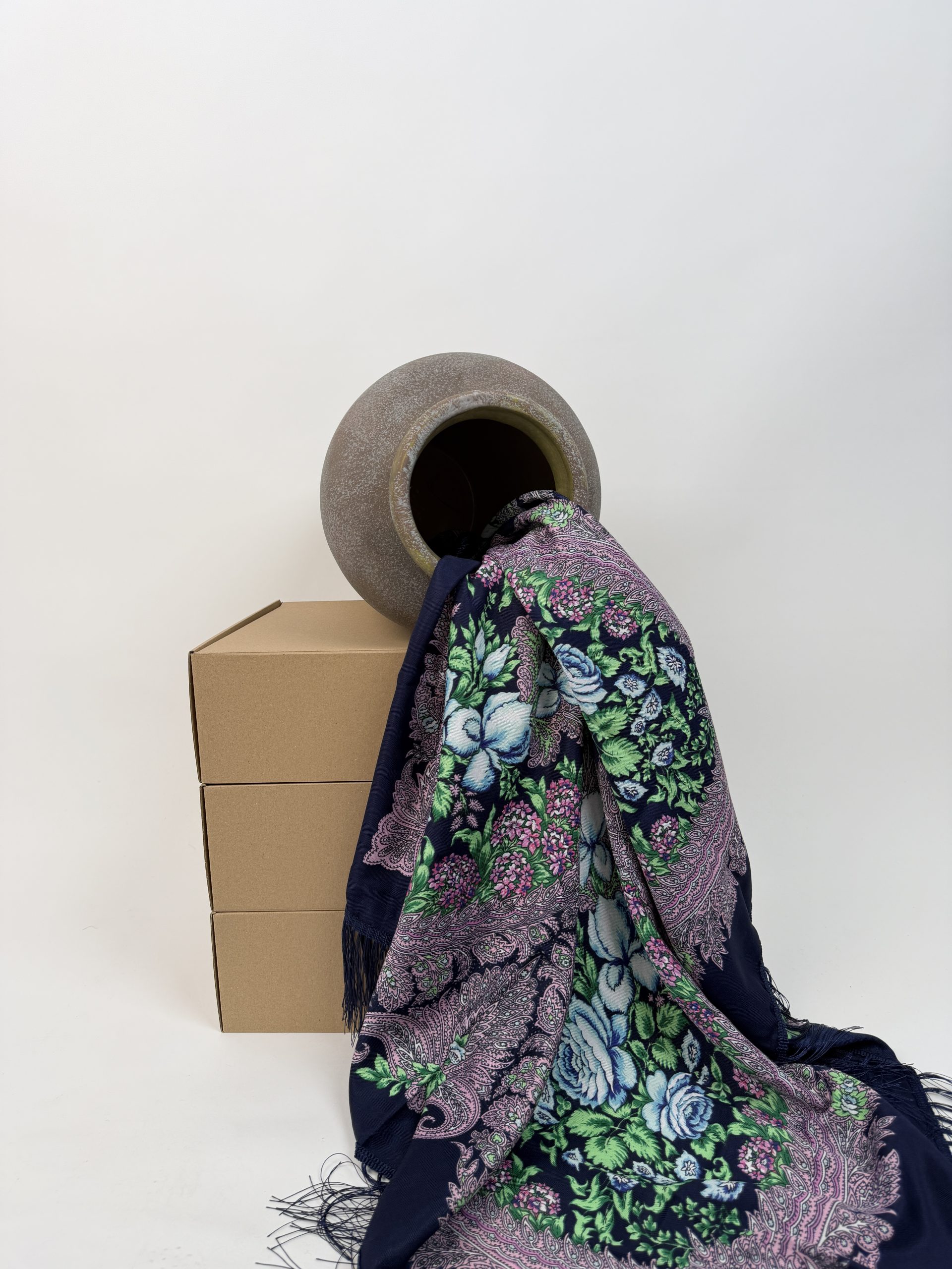 Eșarfă elegantă cu imprimeu floral și franjuri fine TM2380