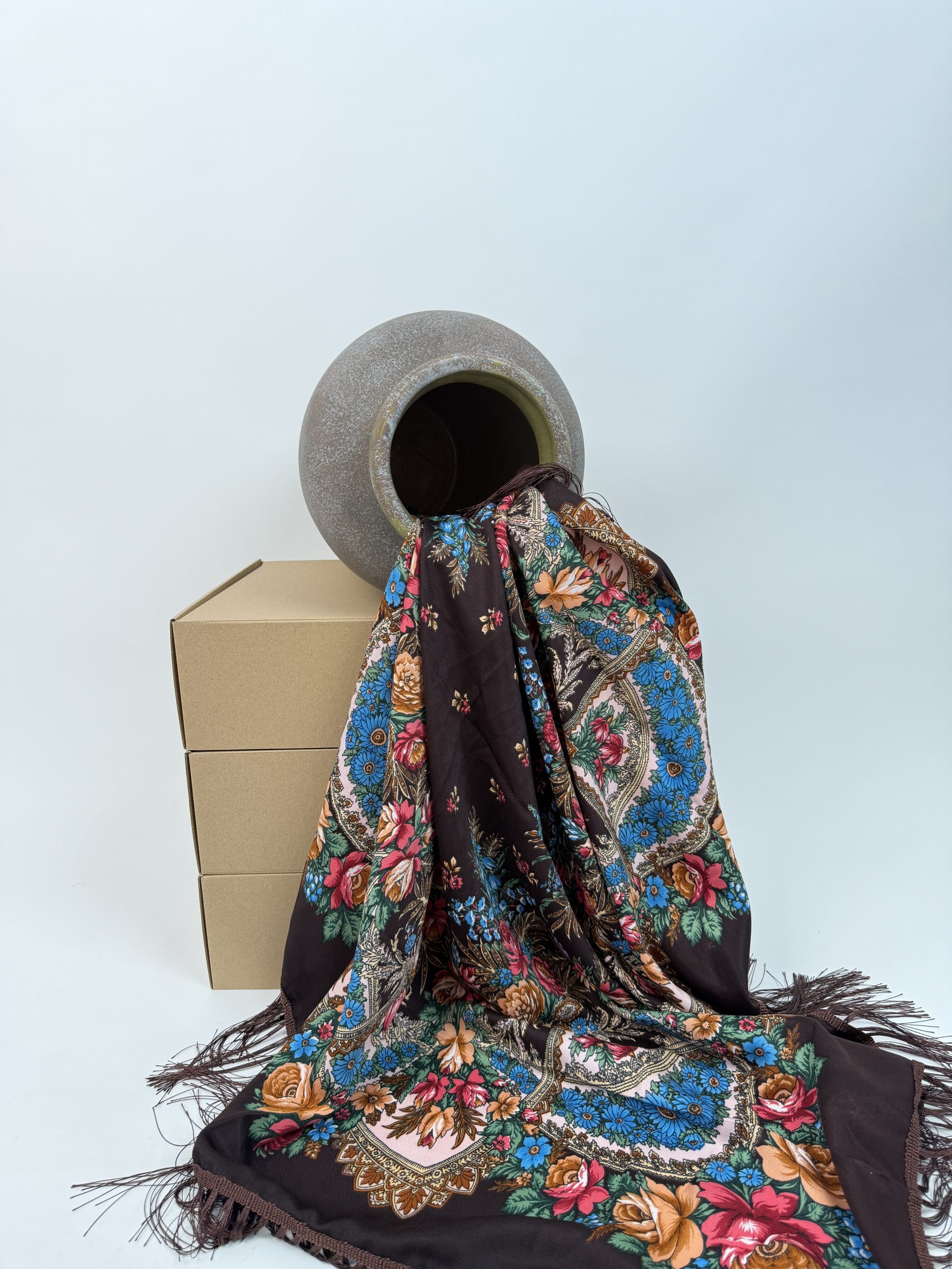 Eșarfă elegantă cu imprimeu floral și franjuri fine TM2381