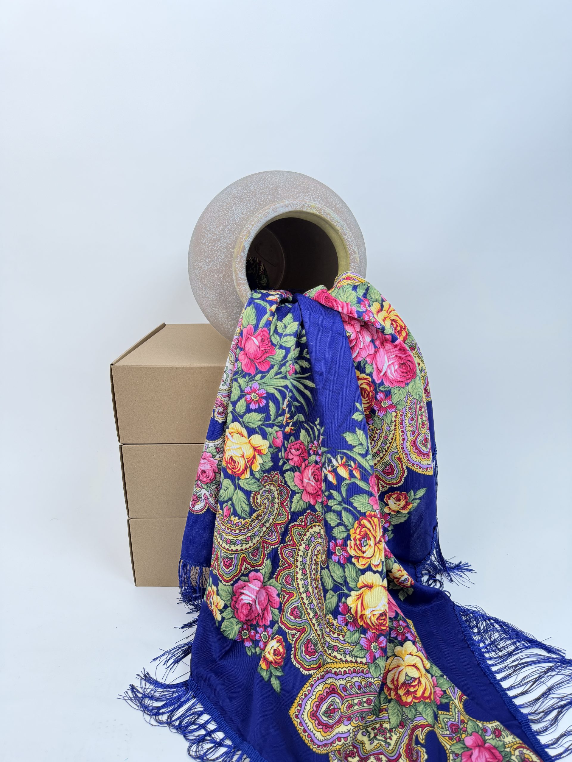 Eșarfă elegantă cu imprimeu floral și franjuri fine TM2383
