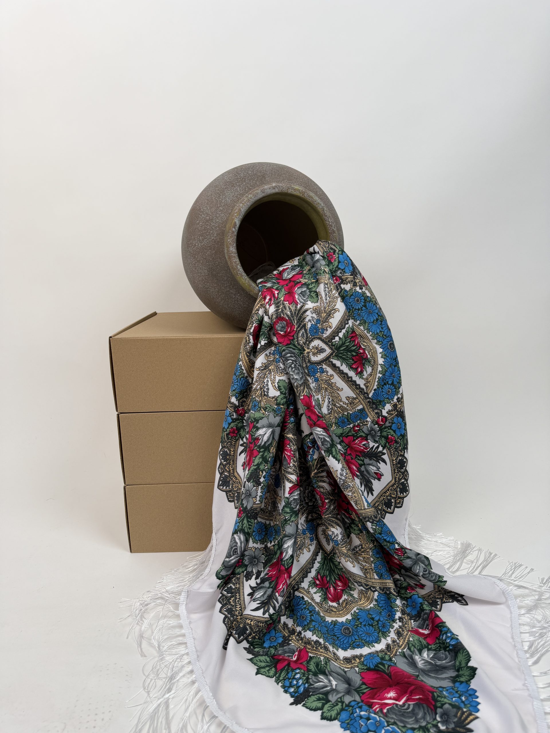 Eșarfă elegantă cu imprimeu floral și franjuri fine TM2387