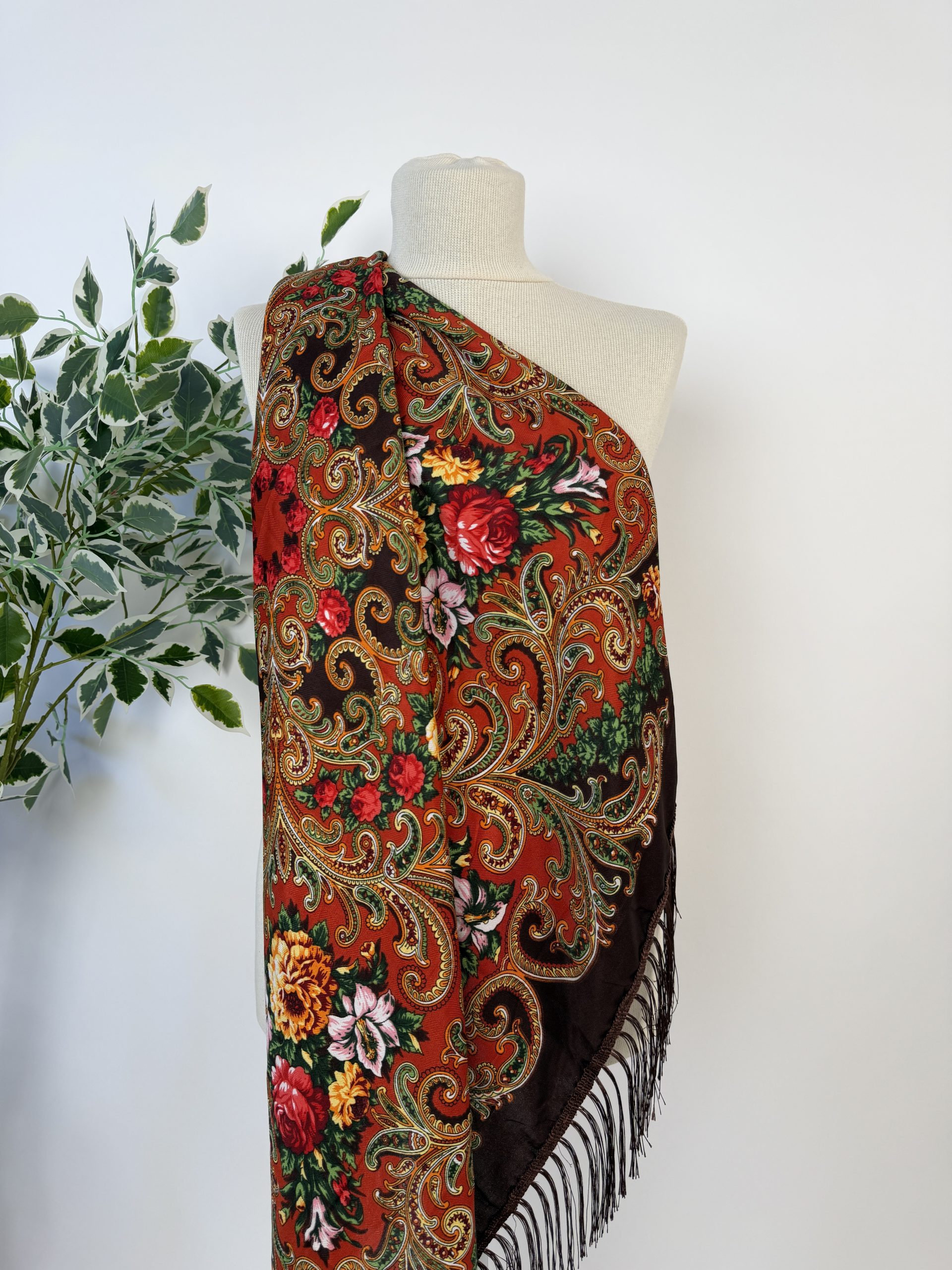 Eșarfă elegantă cu imprimeu floral și franjuri fine TM2424