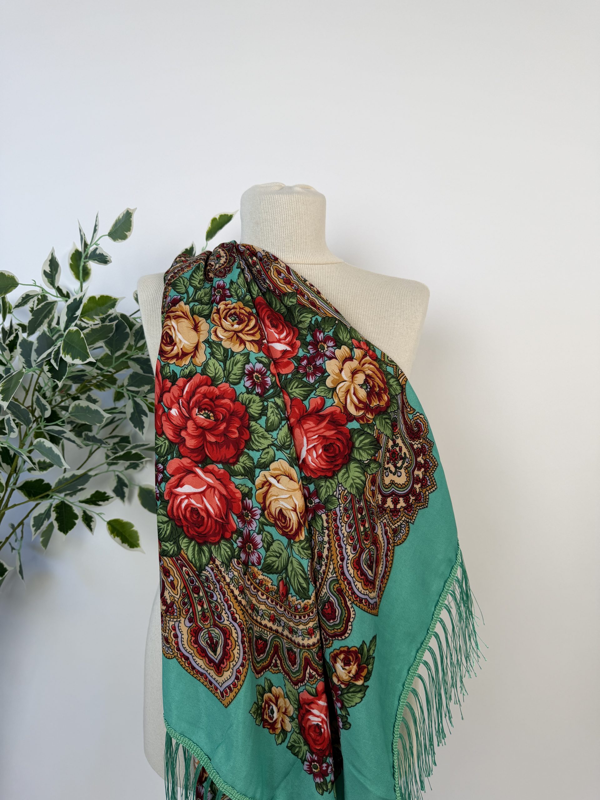 Eșarfă elegantă cu imprimeu floral și franjuri fine TM2434